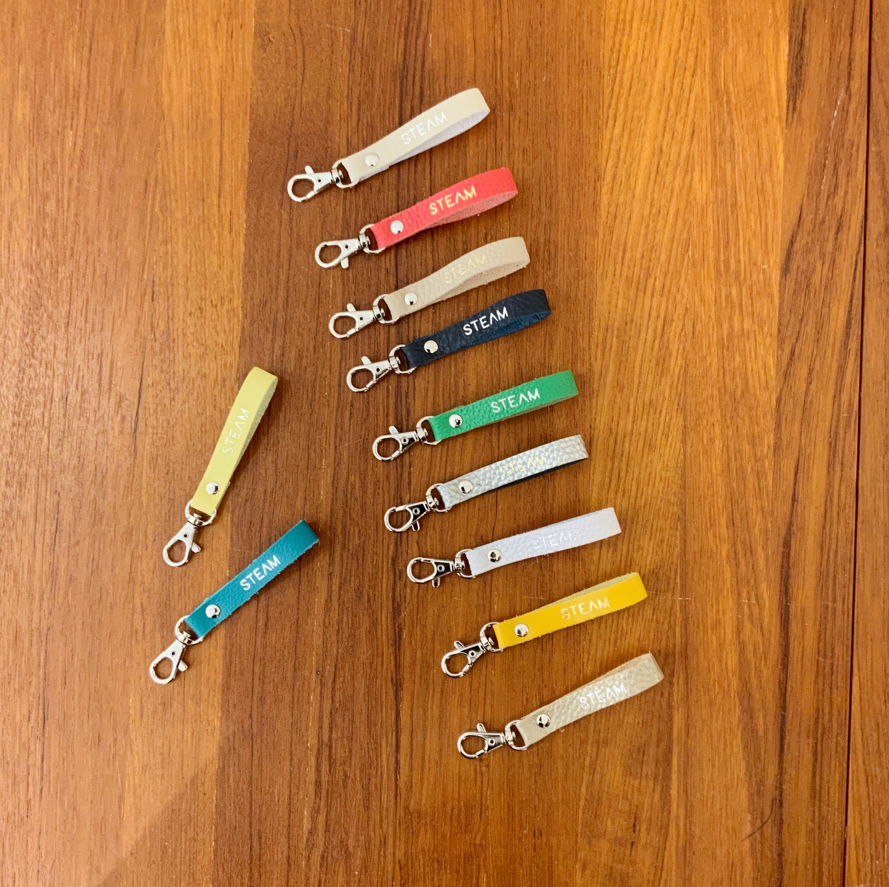 【2万円以上のお買い上げでプレゼント♪】 レザーストラップ