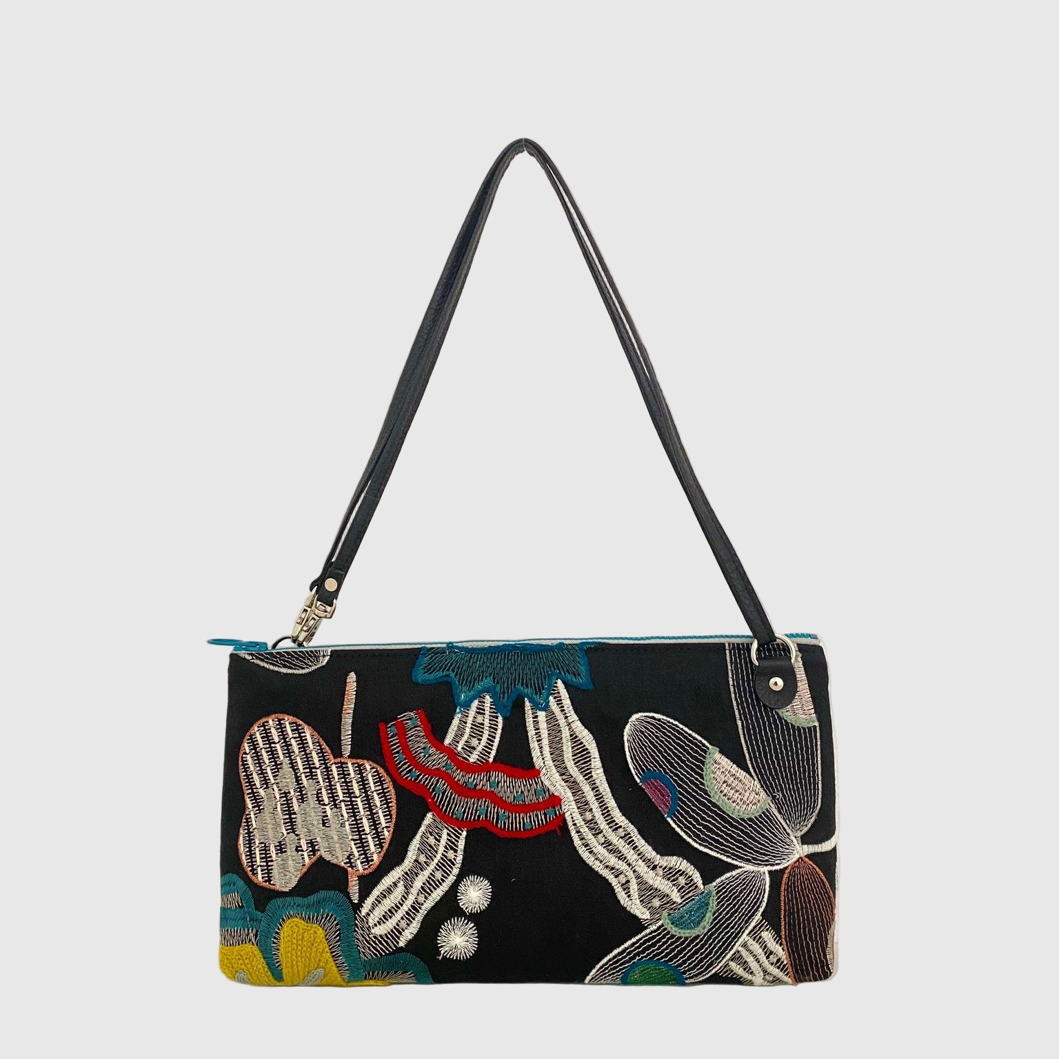 黒リネン刺繍 XL / フラットポシェット