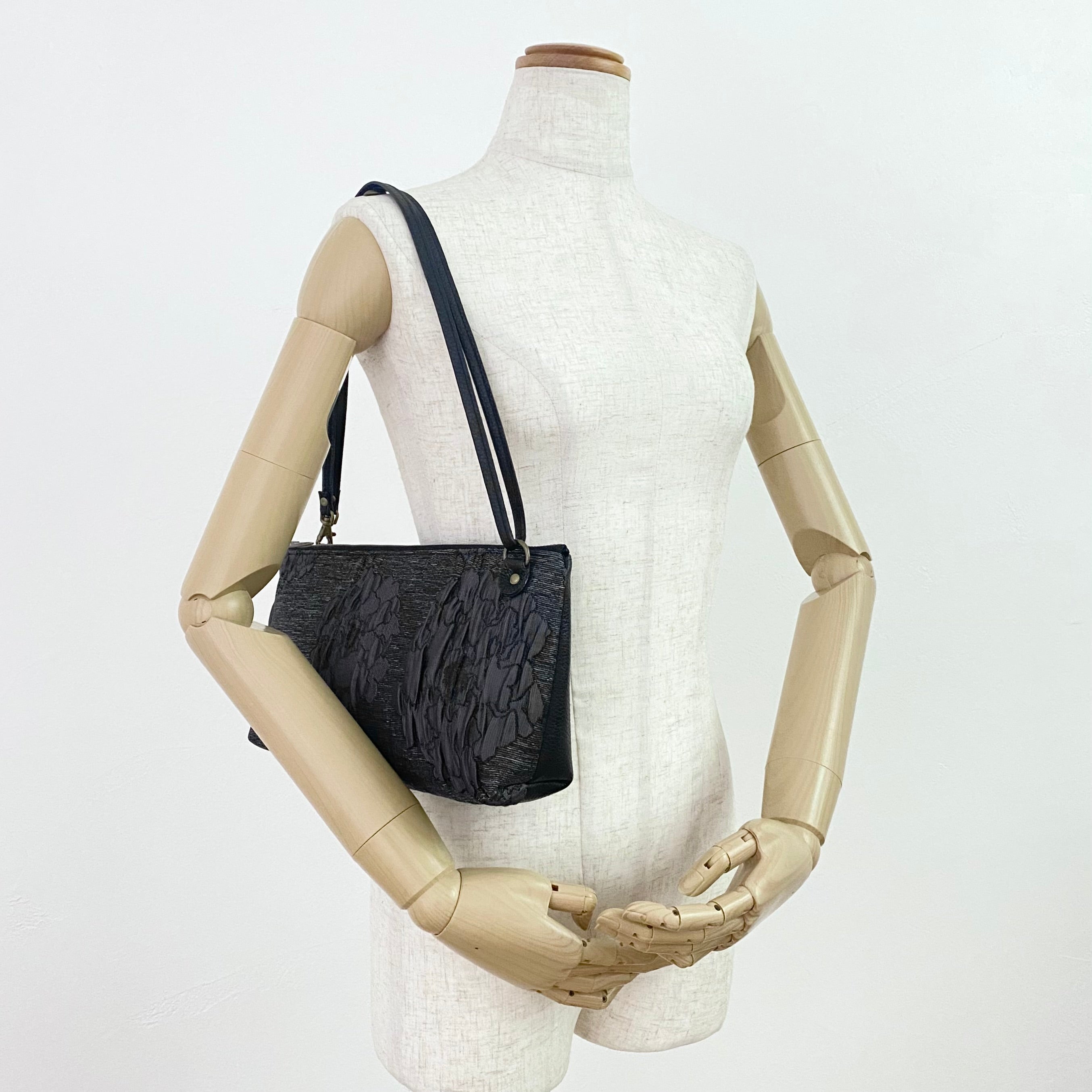 プラダブラックフラワーL / フラットポシェット