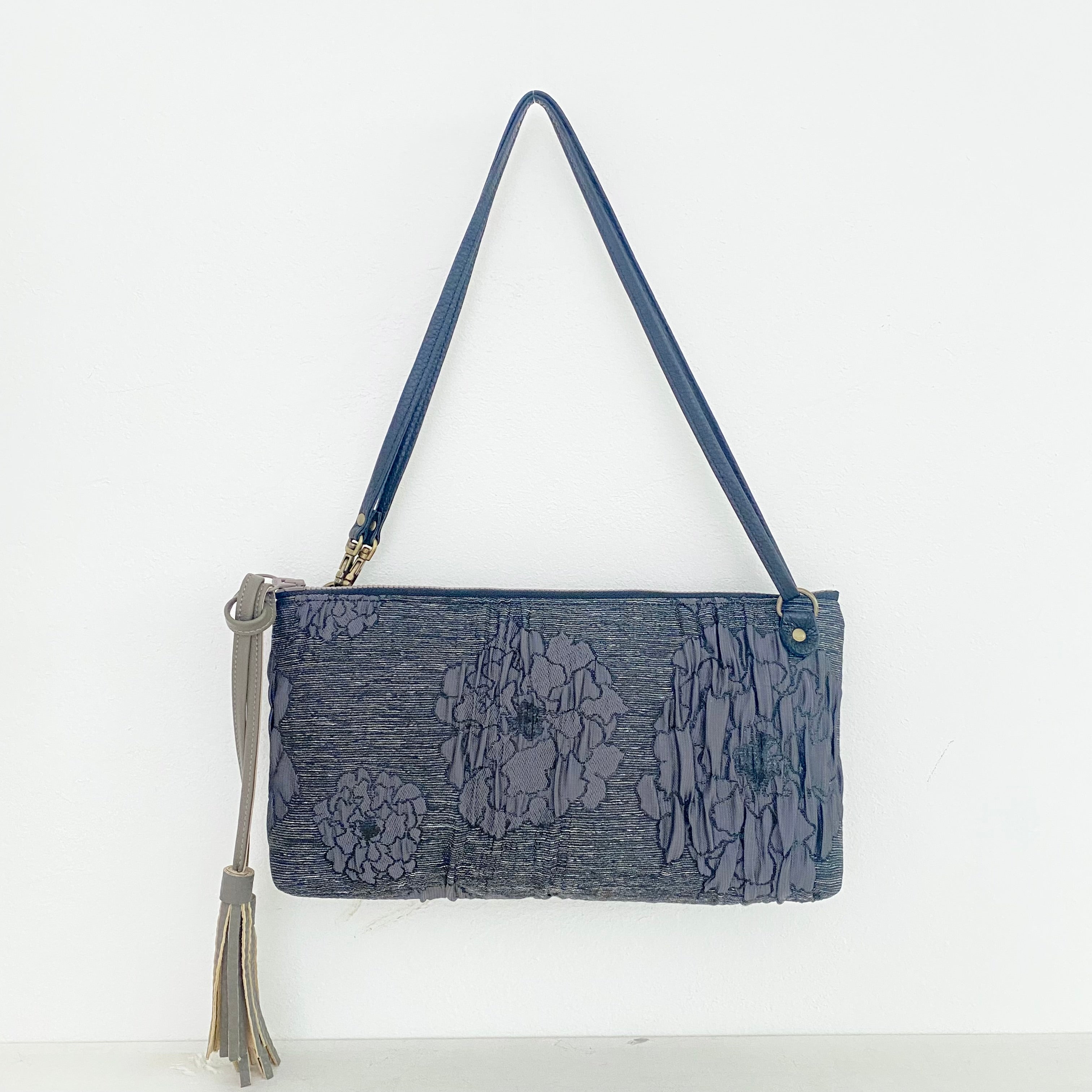 プラダブラックフラワーL / フラットポシェット