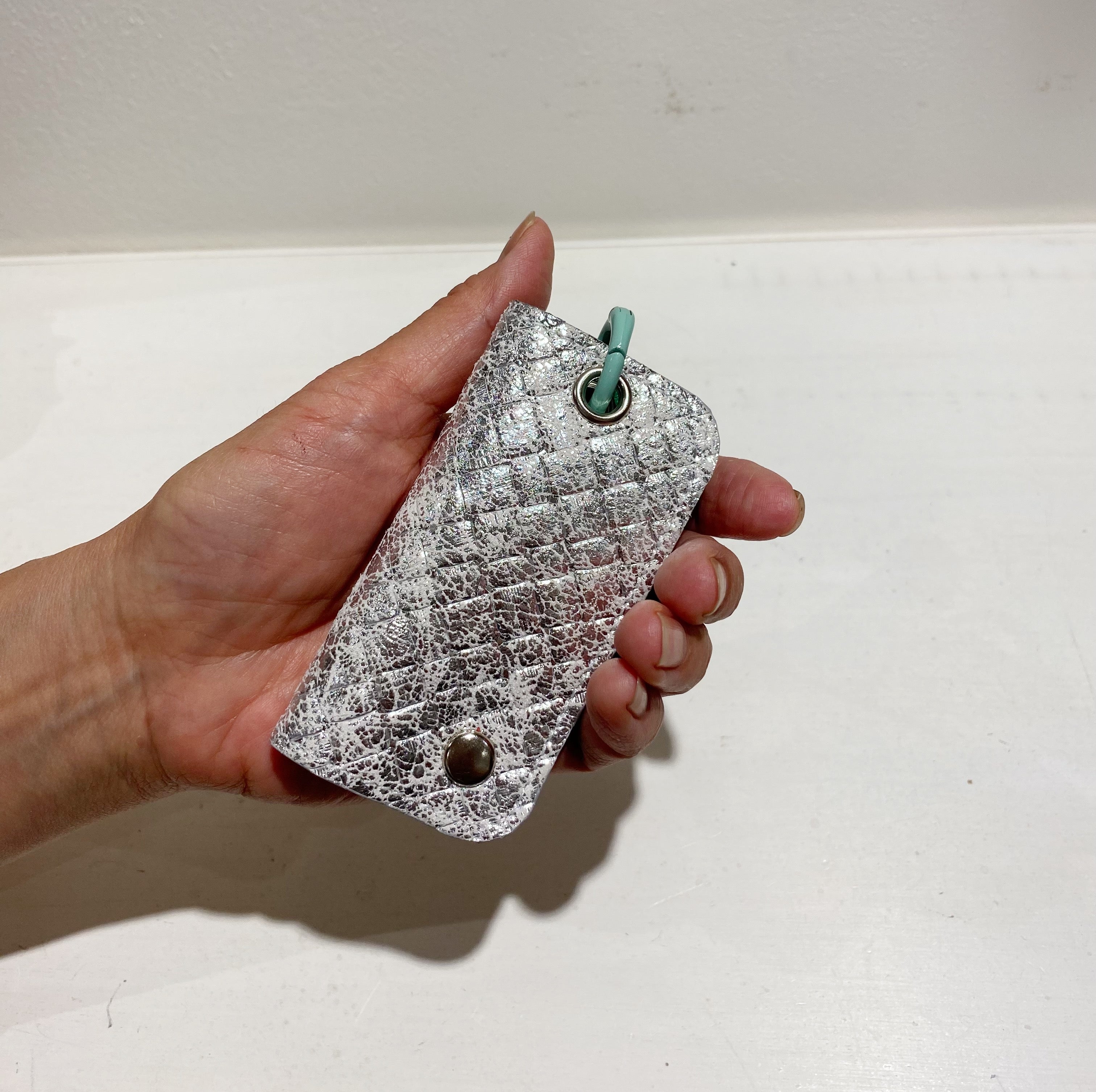 シルバーシマー型押し / キーケース ミニ