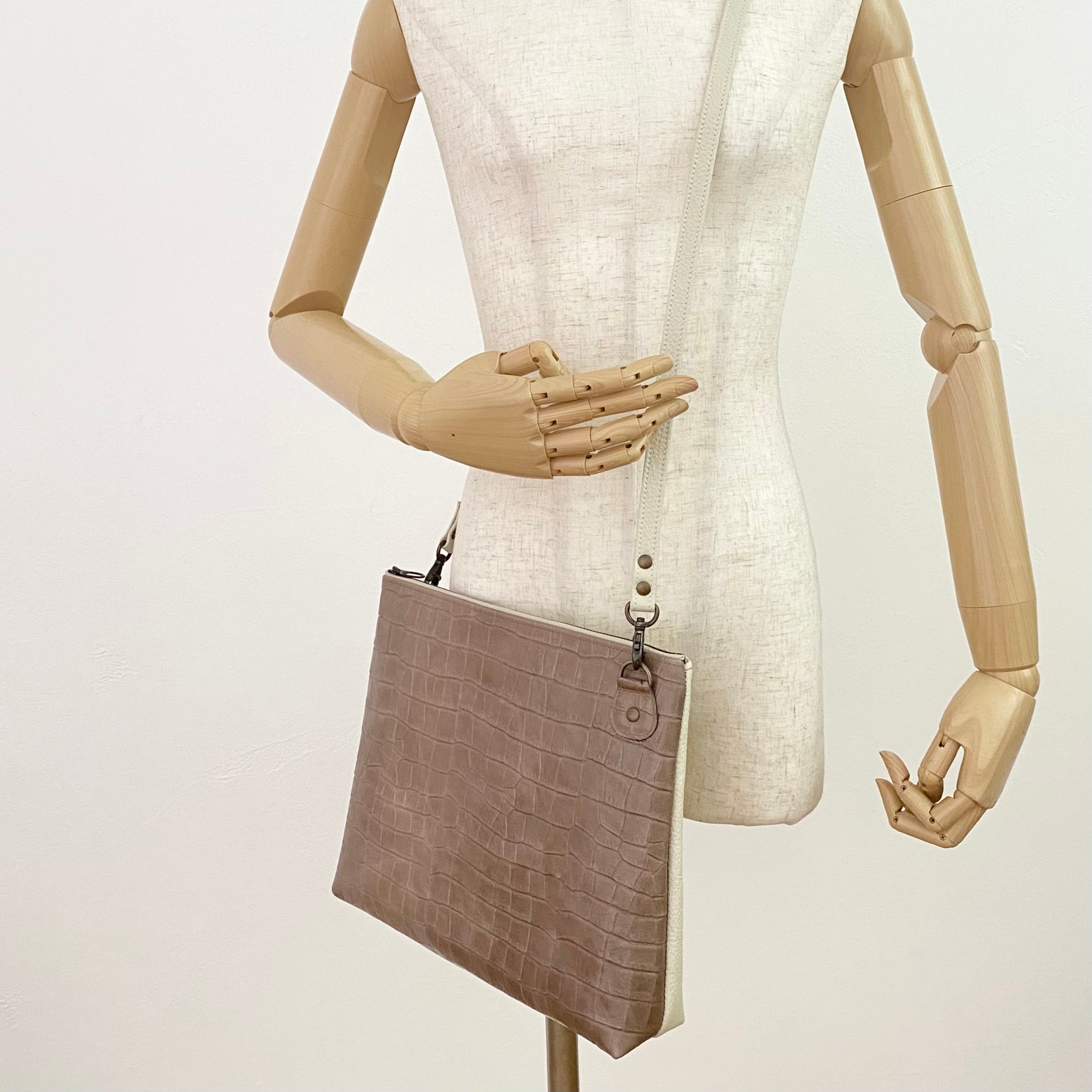 ベージュクロコ型押し×バニラL / フラットポシェットM