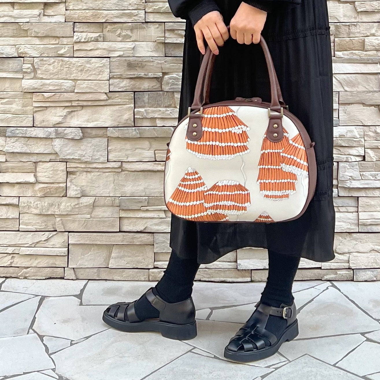 シルクプリントベージュxオレンジ L/ ラウンドボストンM