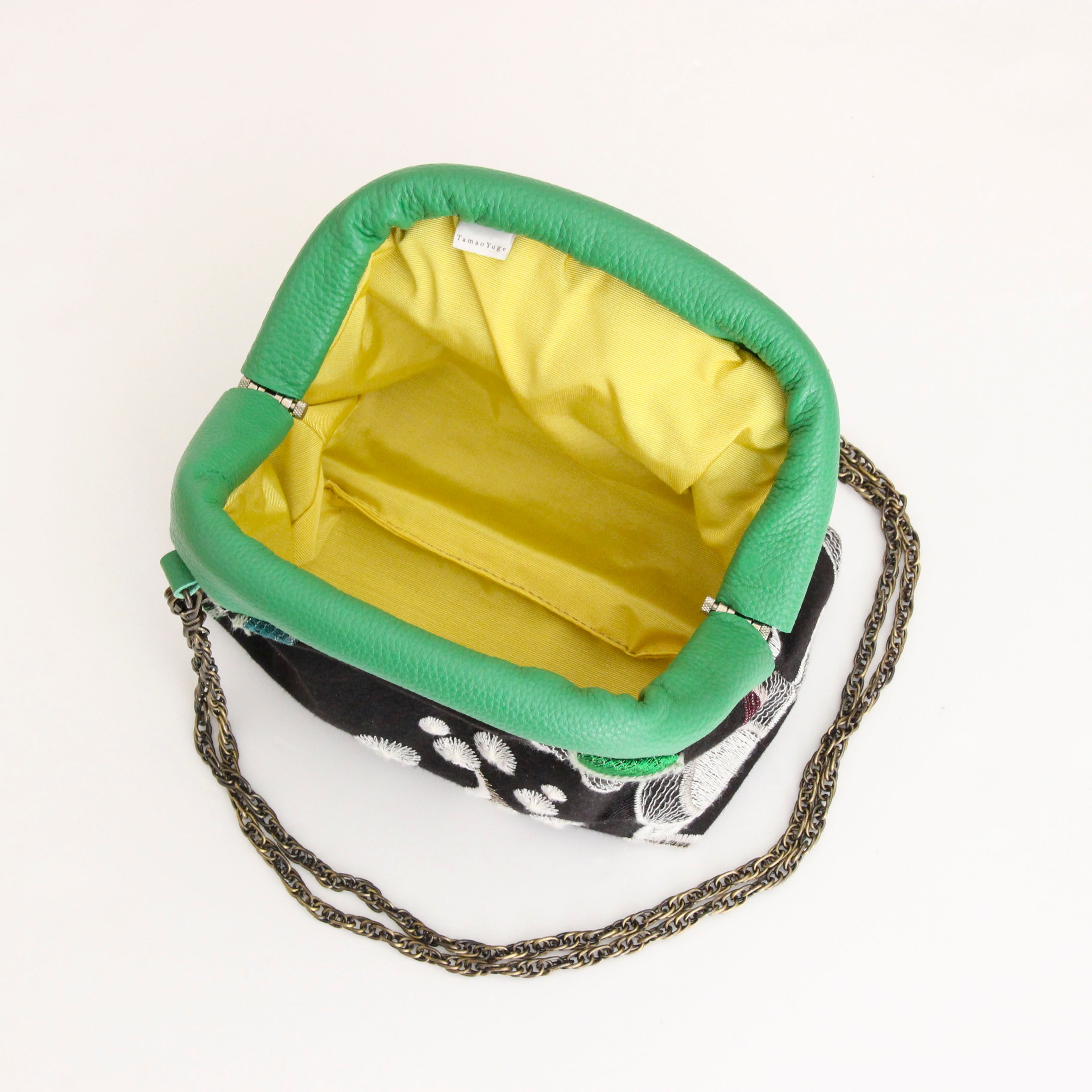 黒リネン刺繍 / 口金ショルダーポーチS