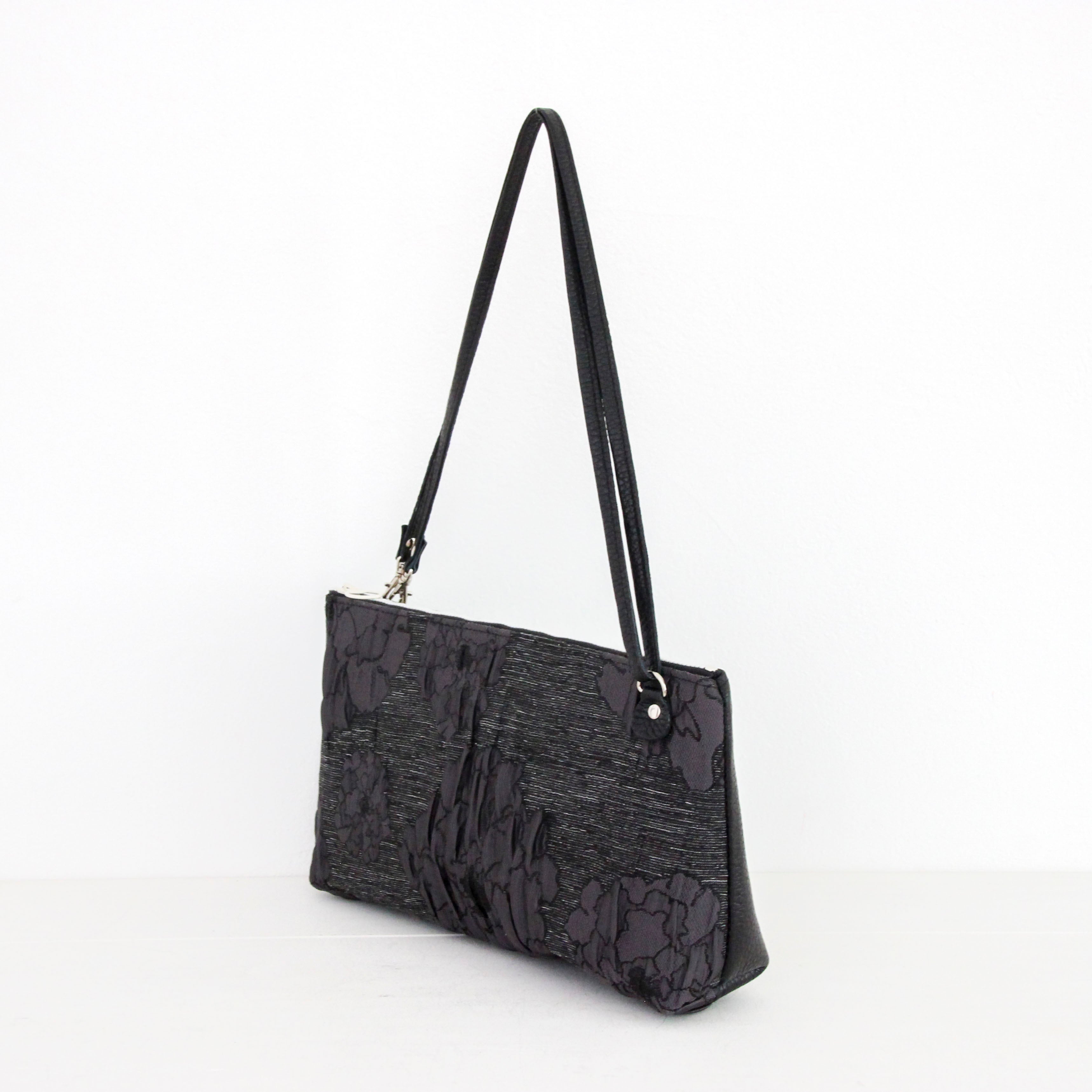 プラダブラックフラワー / フラットポシェット