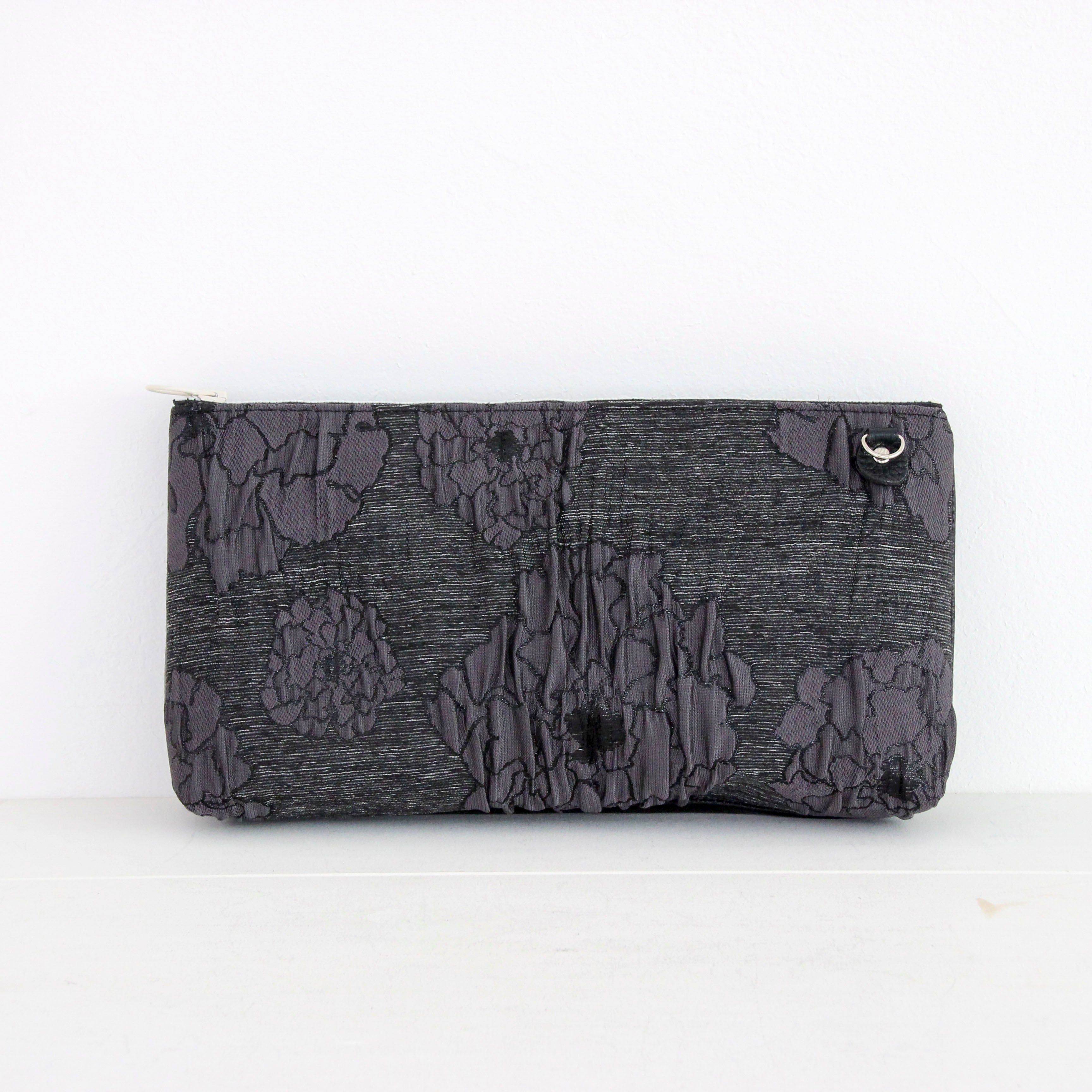 プラダブラックフラワー / フラットポシェット