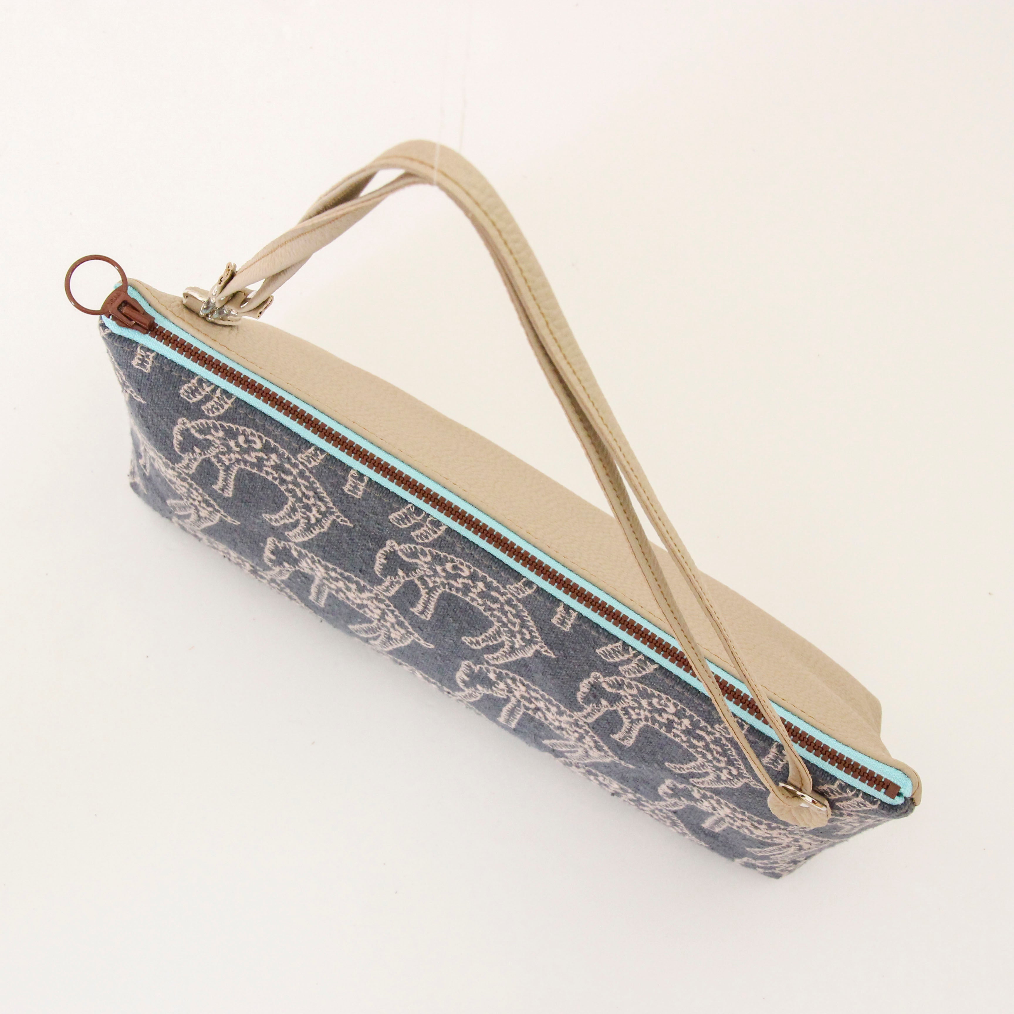 mina'sアニマルブルーグレー×ベージュ SXL/ フラットポシェット