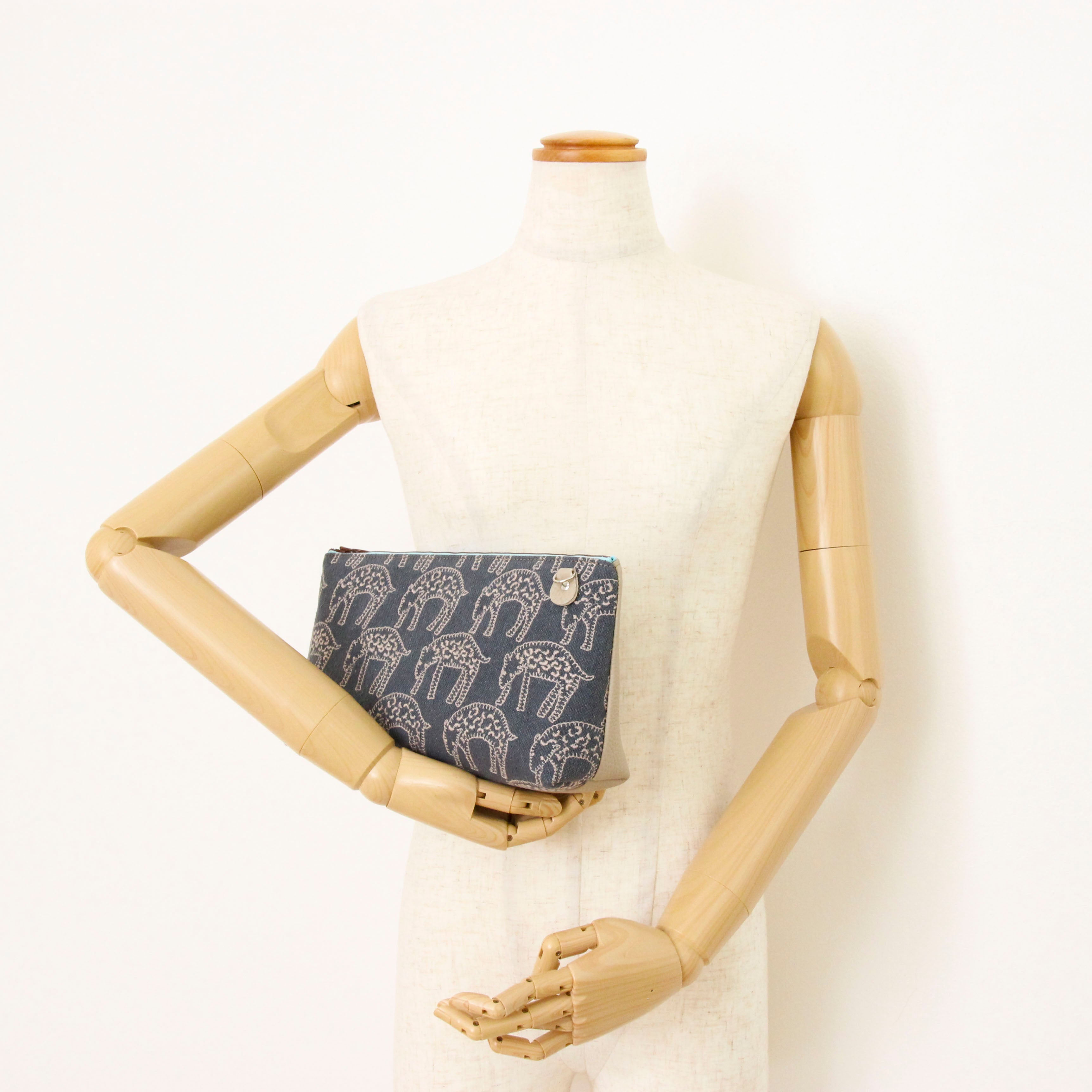 mina'sアニマルブルーグレー×ベージュ SXL/ フラットポシェット