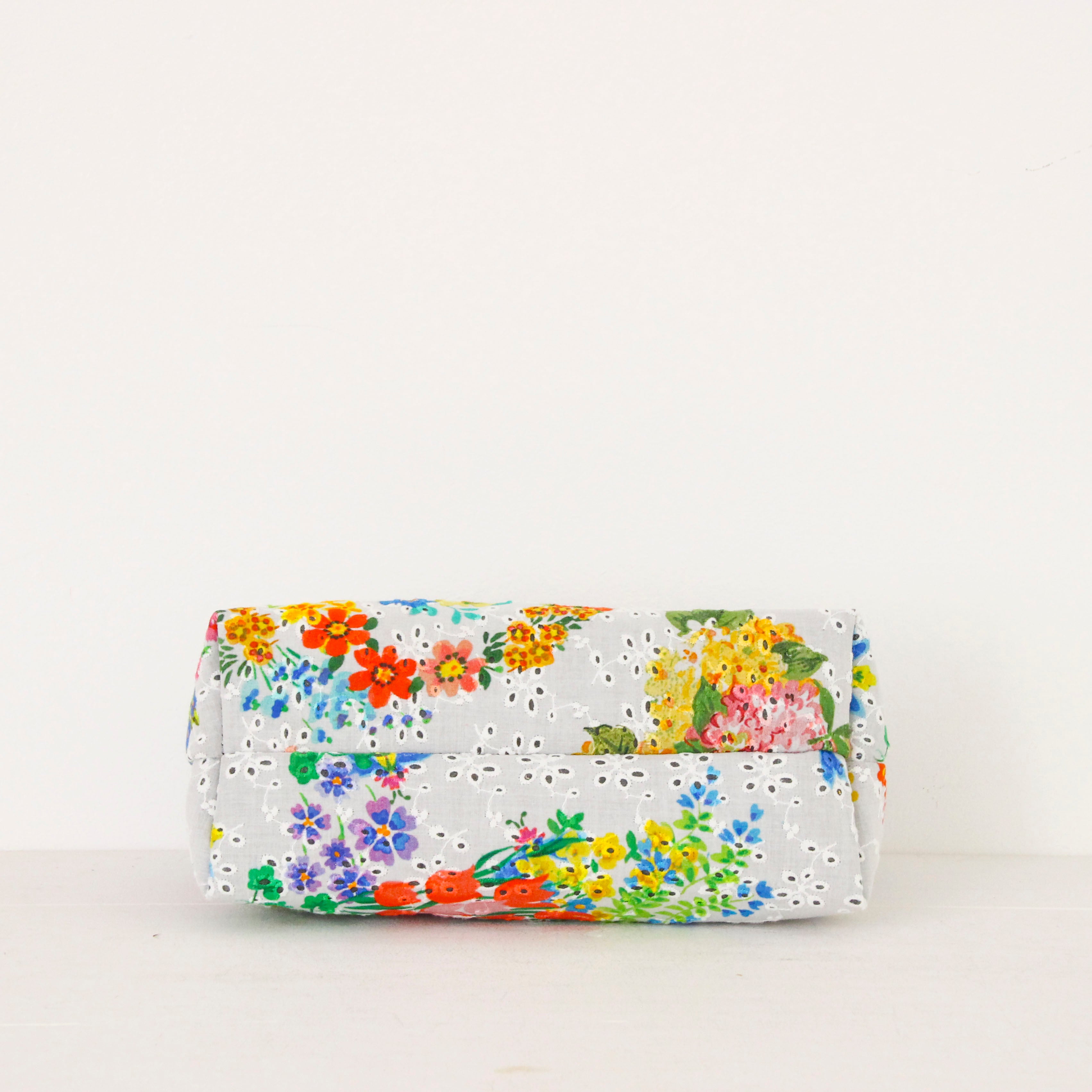 グッチフラワーレースXL / 口金ショルダーポーチM