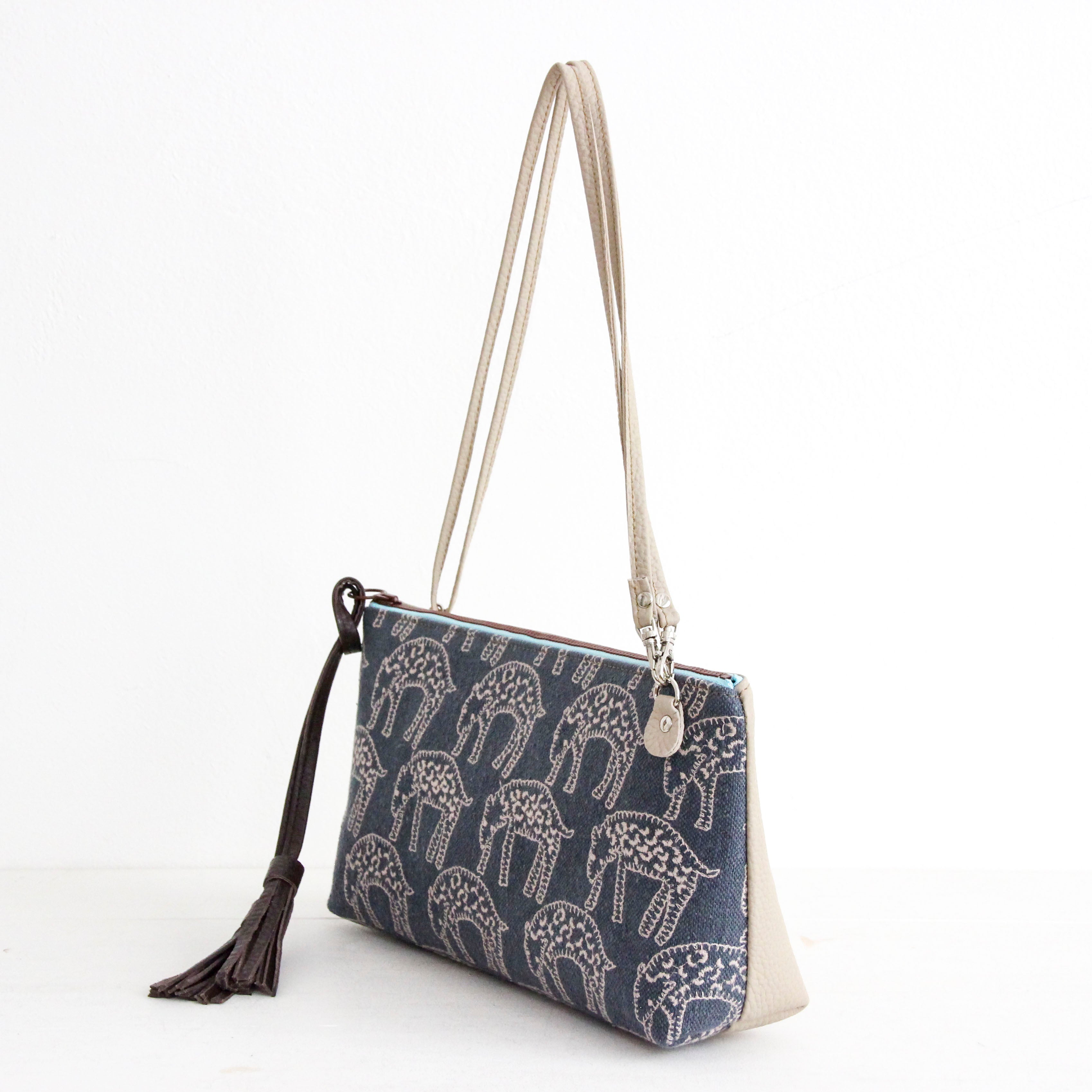 mina'sアニマルブルーグレー×ベージュ SXL/ フラットポシェット