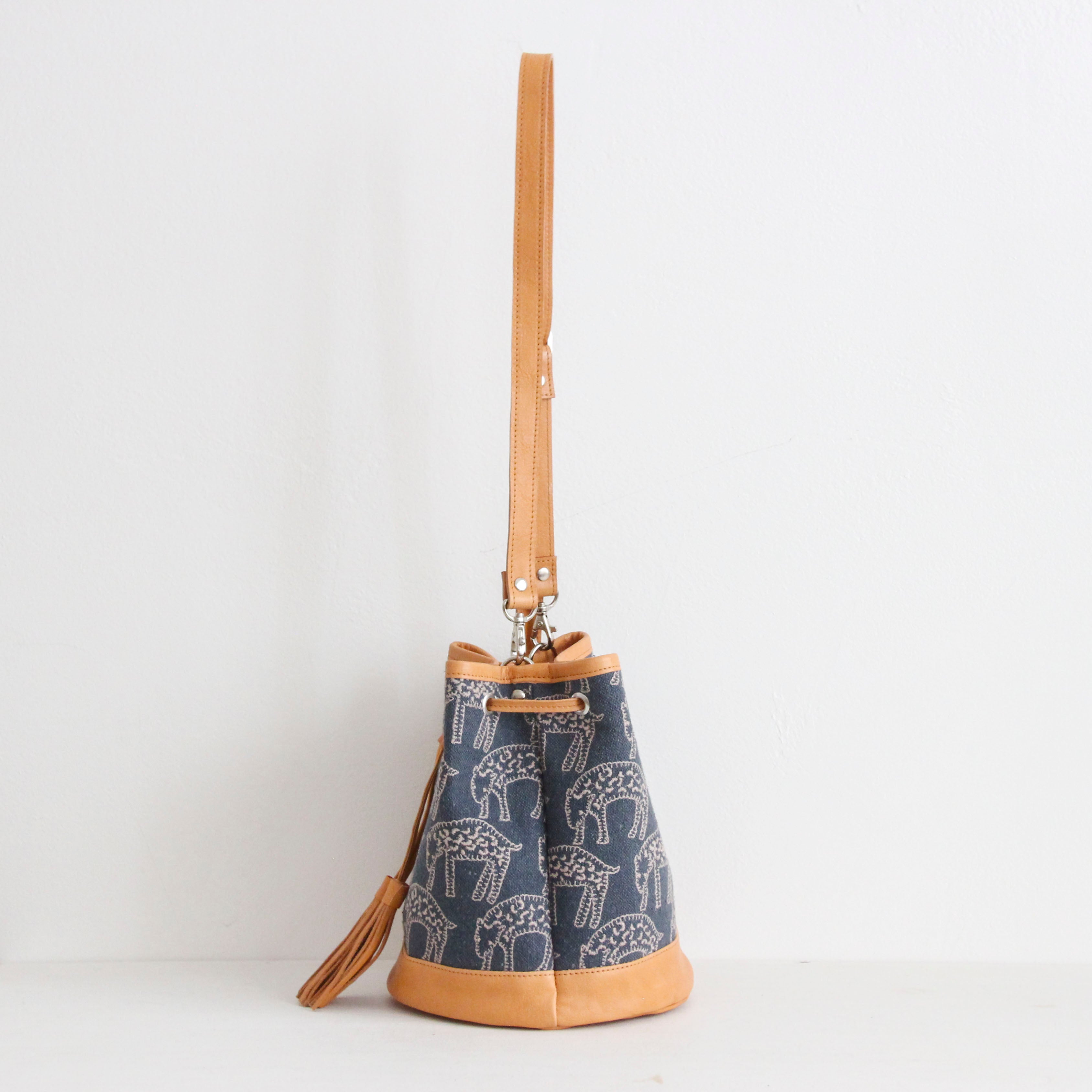 MINA'Sアニマルブルーグレー×ベージュ /バケットバッグS/SXL