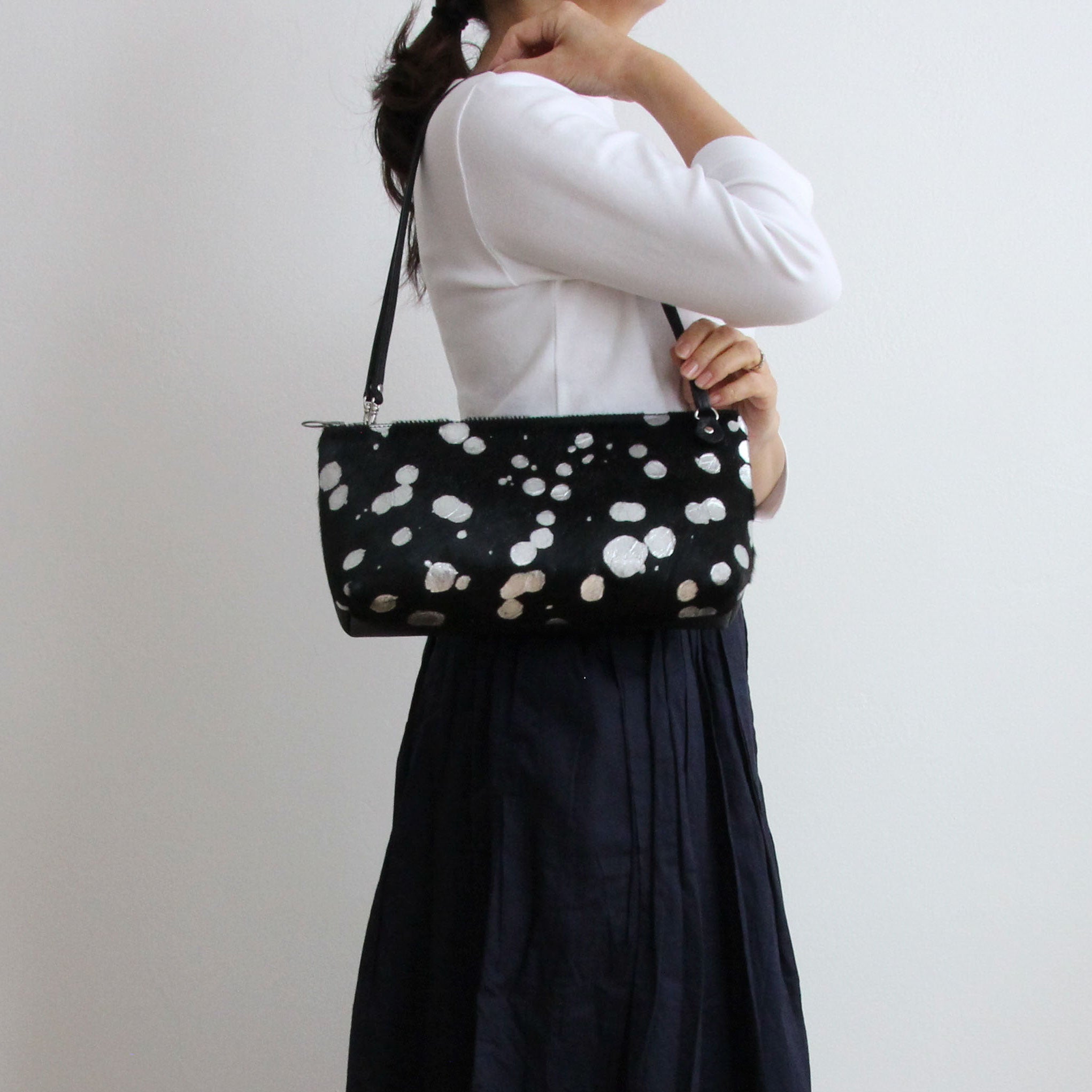 ブラック起毛Xシルバー / フラットポシェット