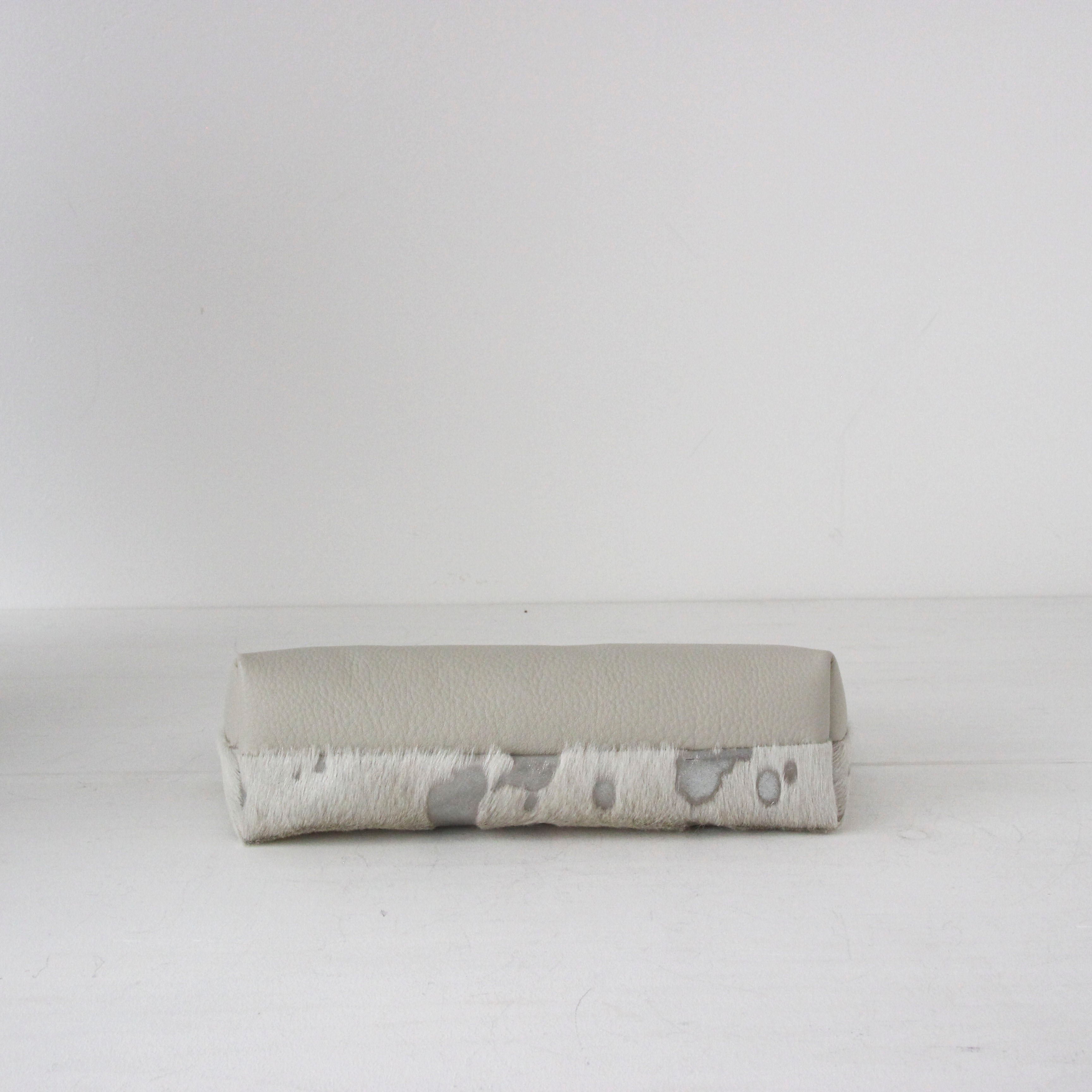 ホワイト起毛×シルバー / フラットポシェット