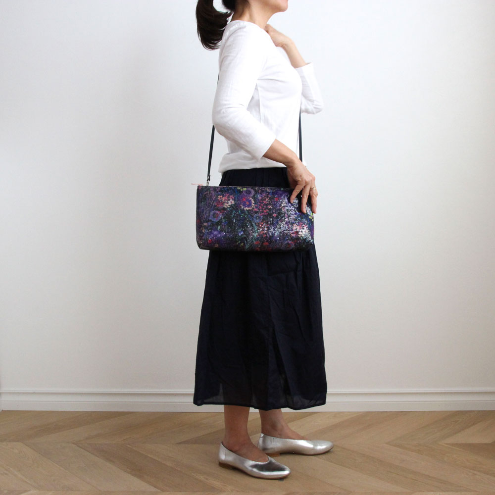 リバティスパンコールフラワーネイビー(ネイビー) / フラットポシェット