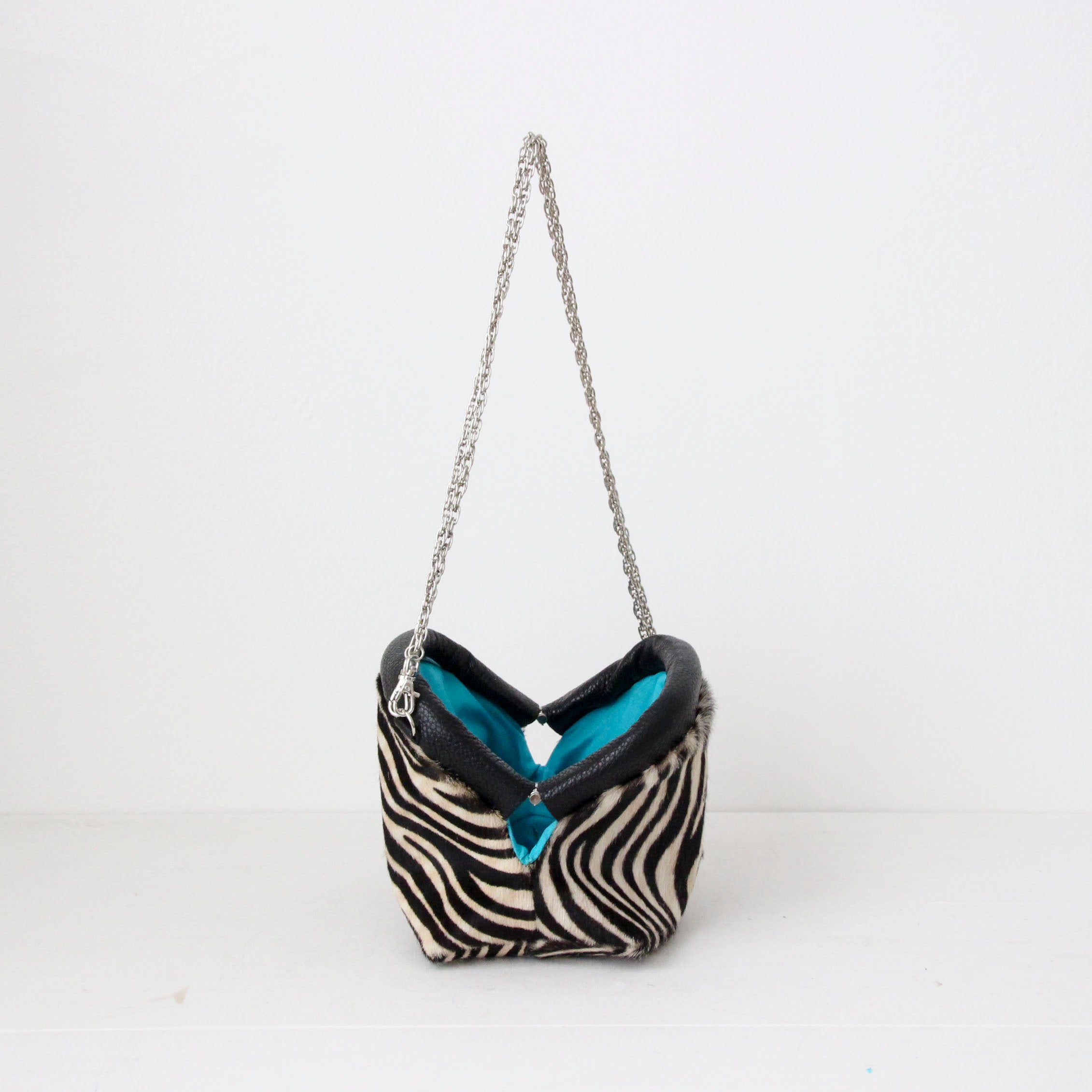 起毛ゼブラ/ 口金ショルダーポーチSサイズ