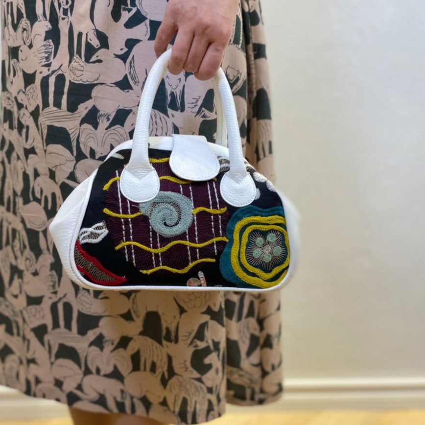 黒リネン刺繍 SXL/ 口金バッグSS