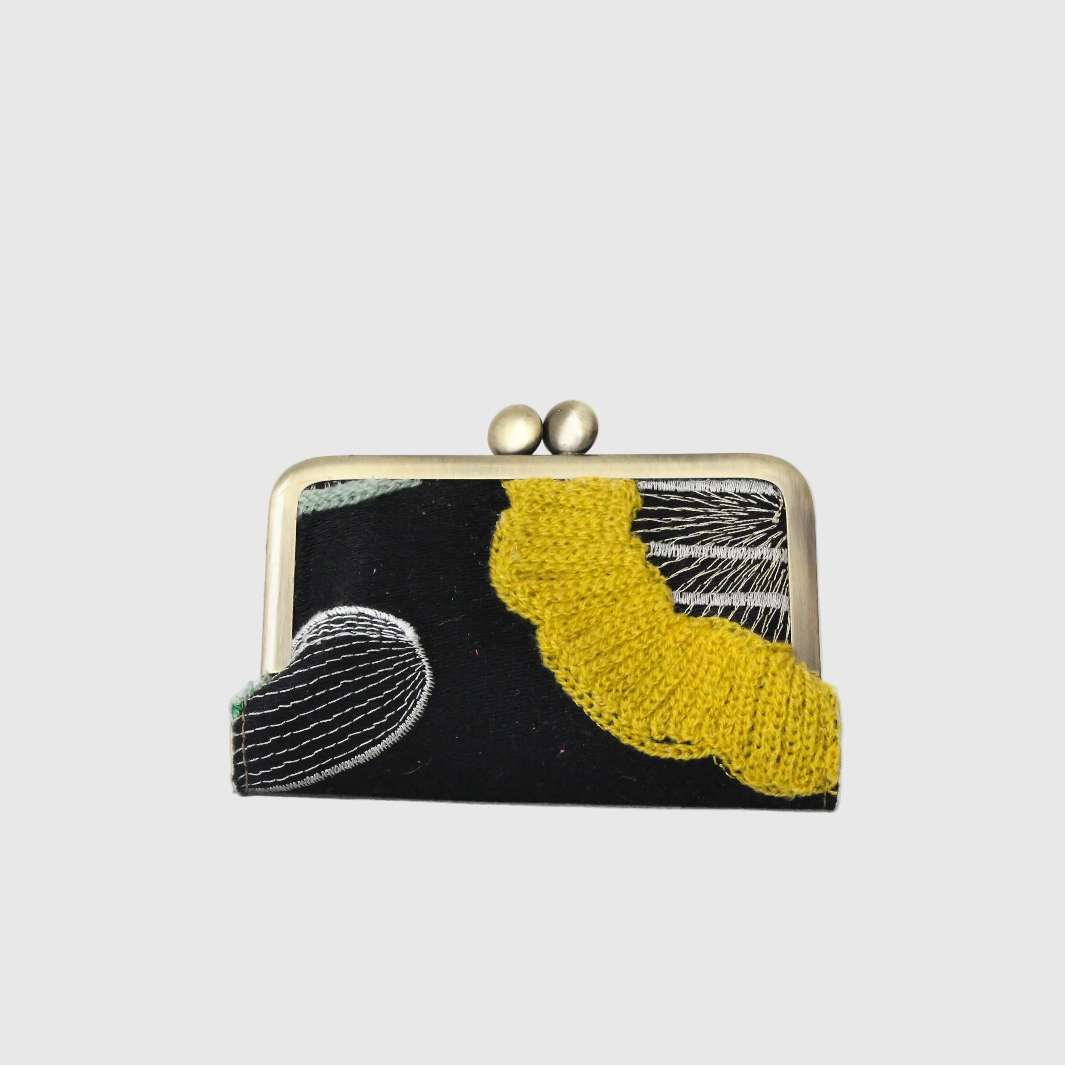 黒リネン刺繍 / カードケース