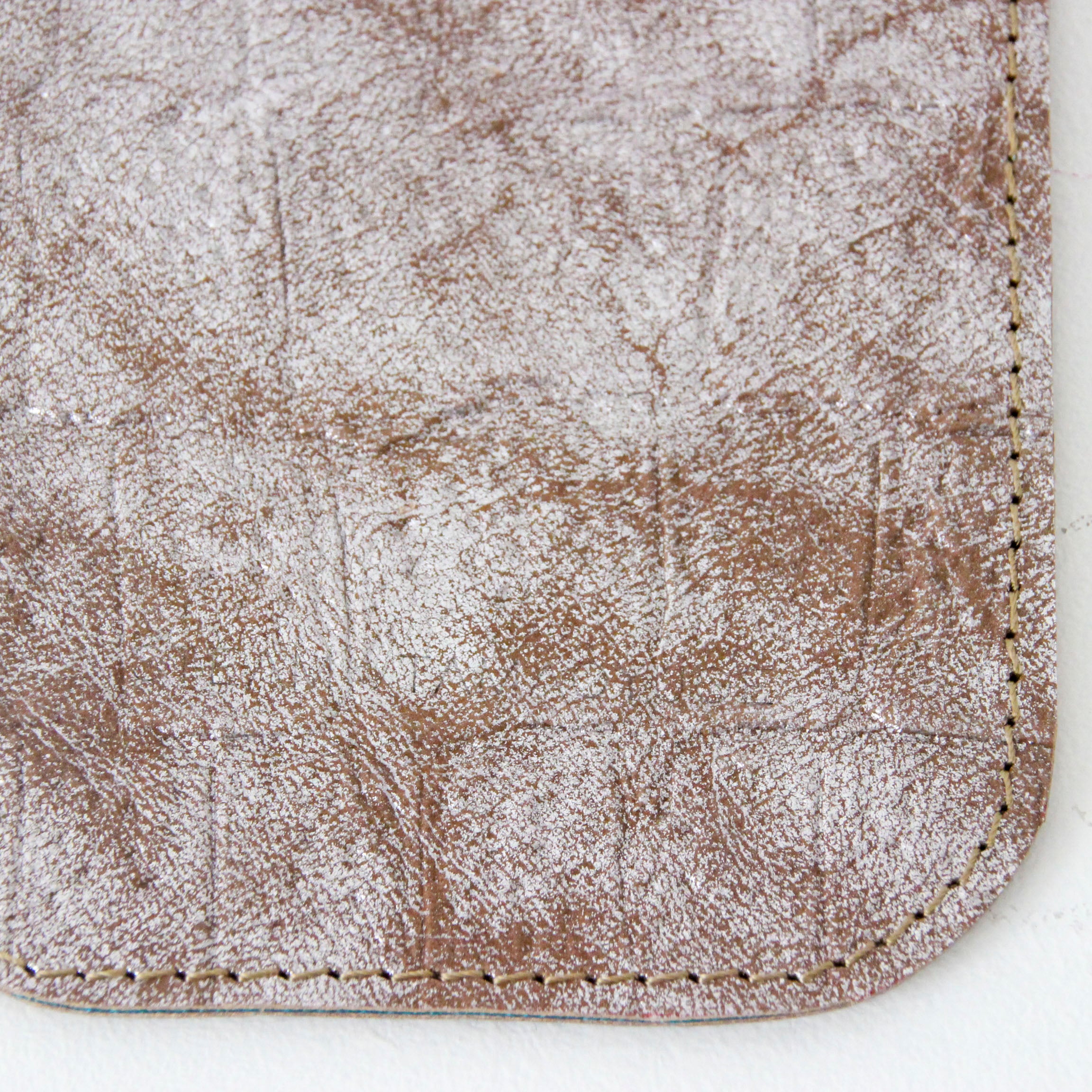 型押しシャイニーブロンズ / めがねケース