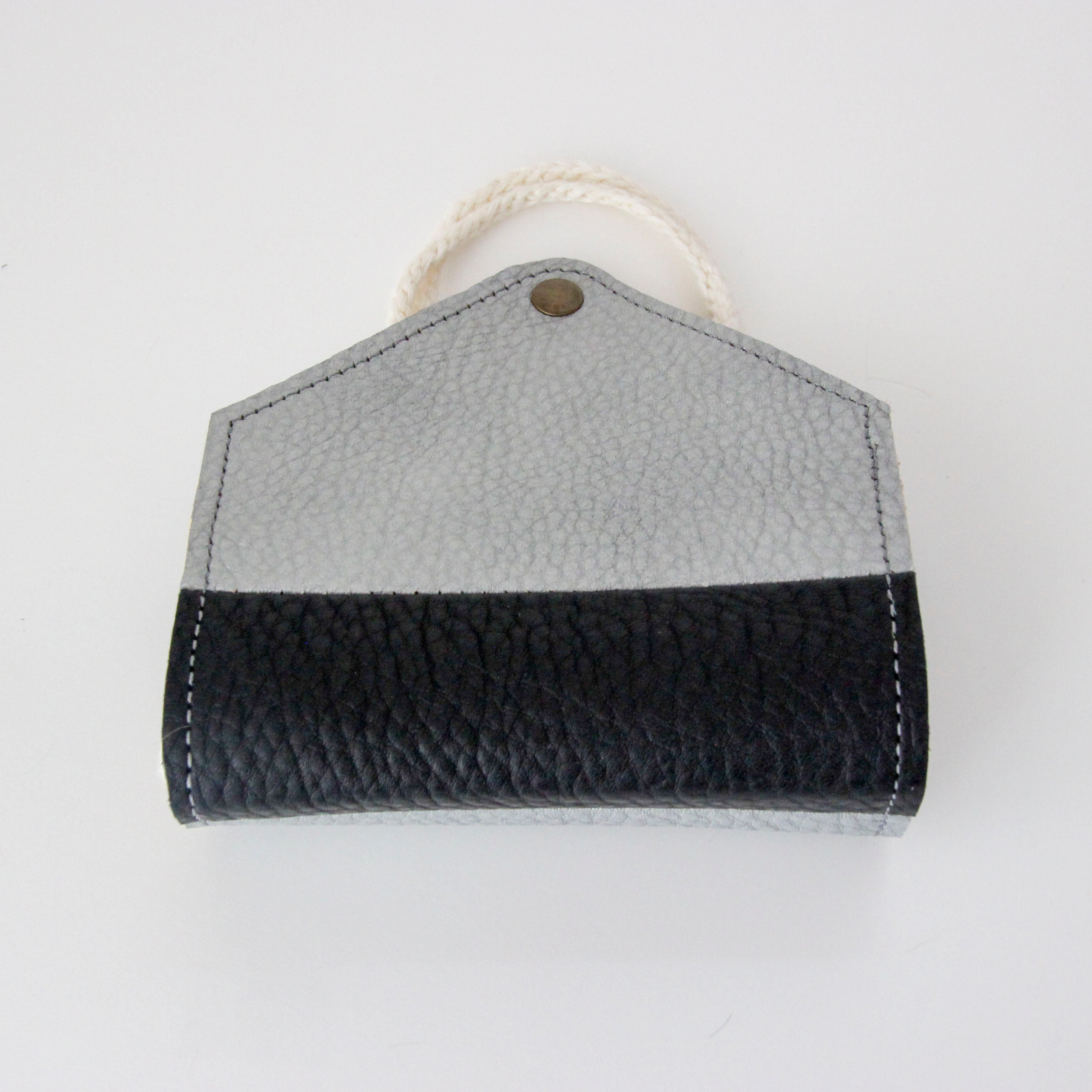 ホワイトシルバー×ブラック / マスクケース