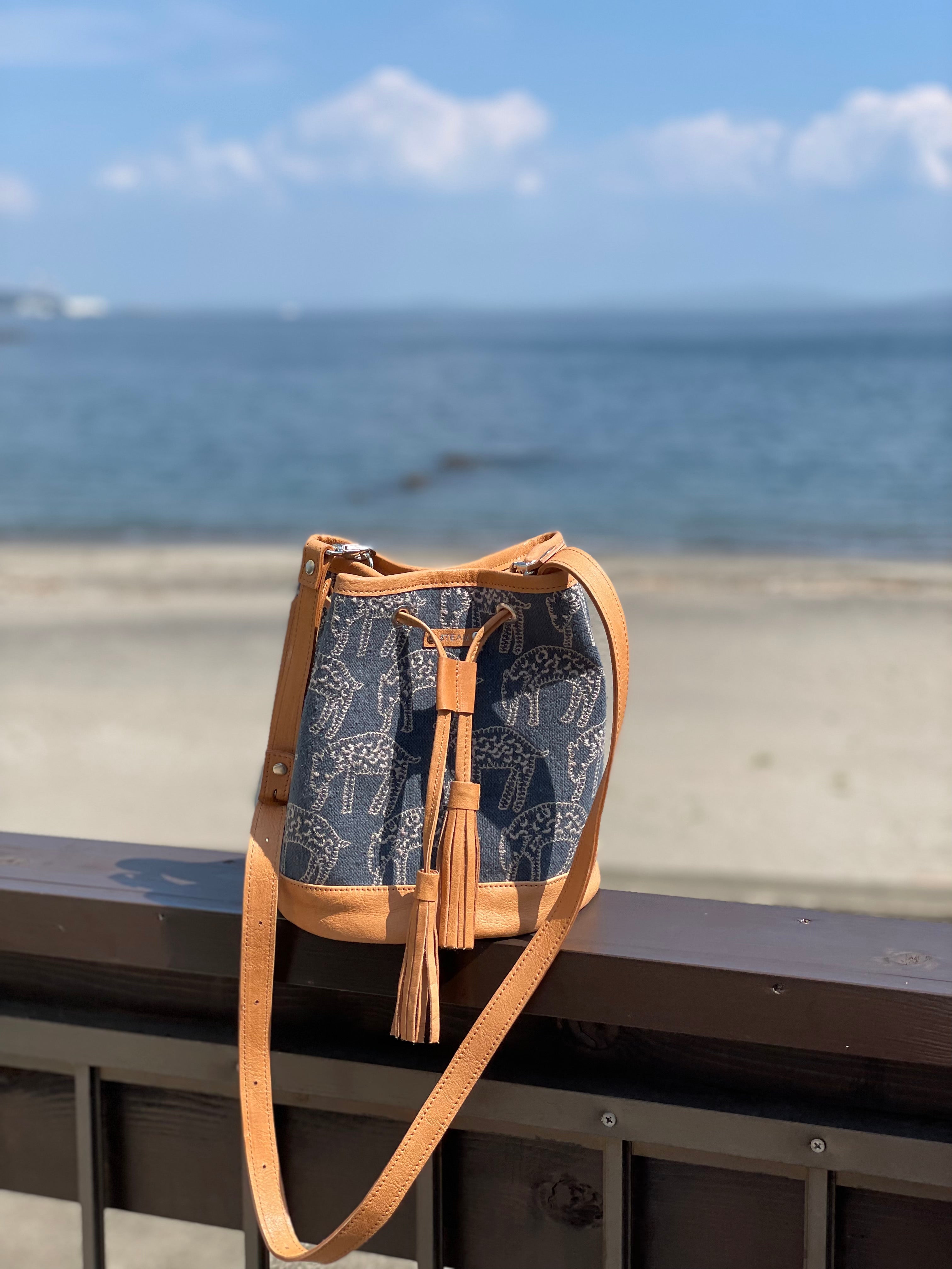 新作バケットバッグは10月からオンラインショップでも発売いたします。