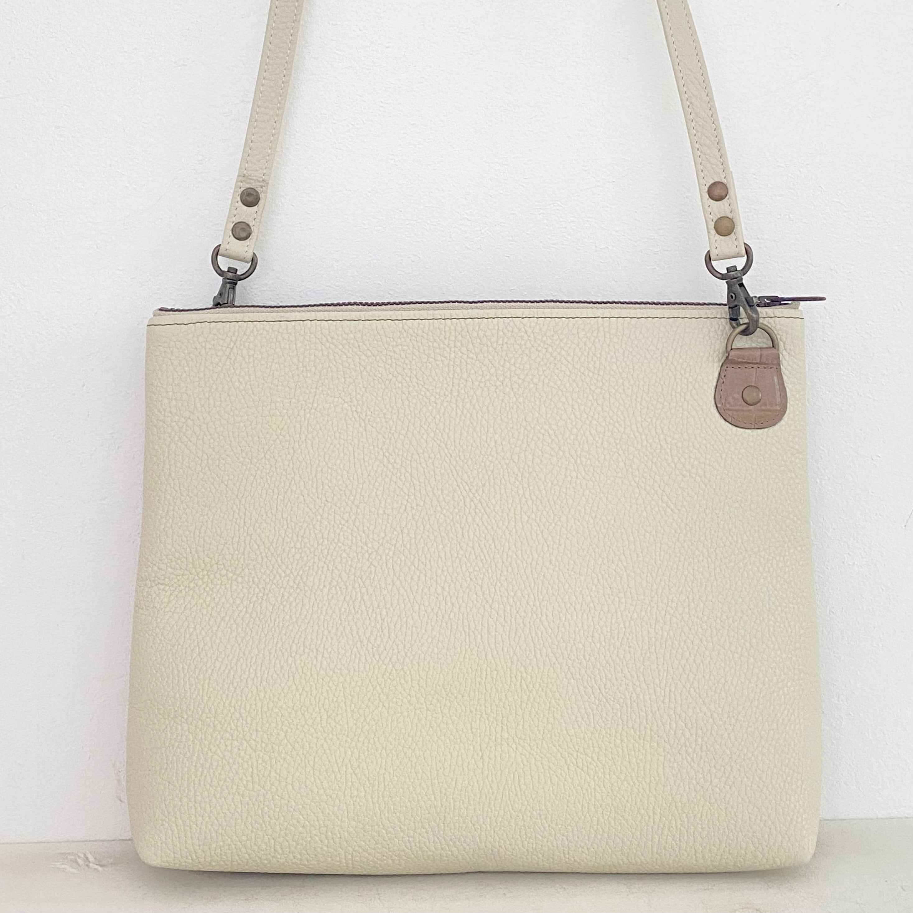 ベージュクロコ型押し×バニラL / フラットポシェットM