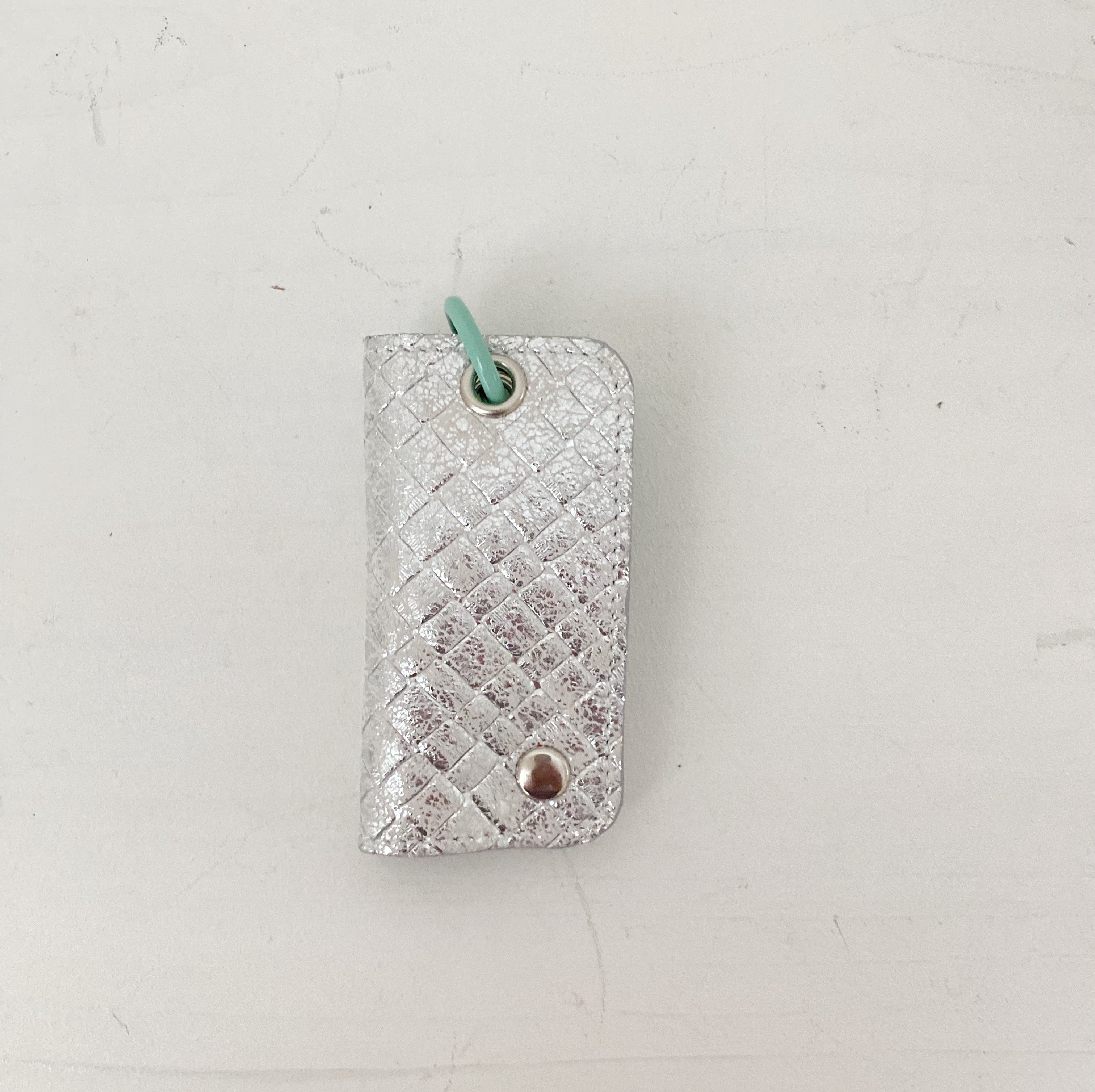 シルバーシマー型押し / キーケース ミニ