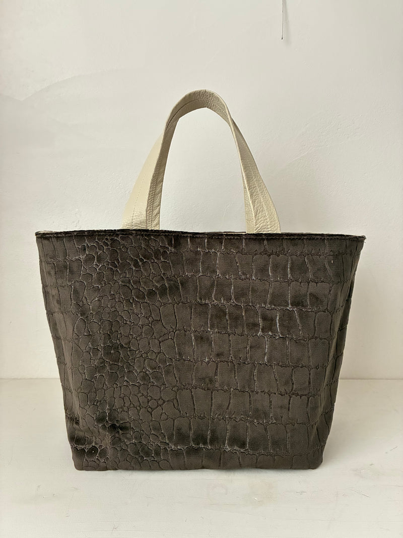 ベロア型押しダークブラウン / ボートバッグM