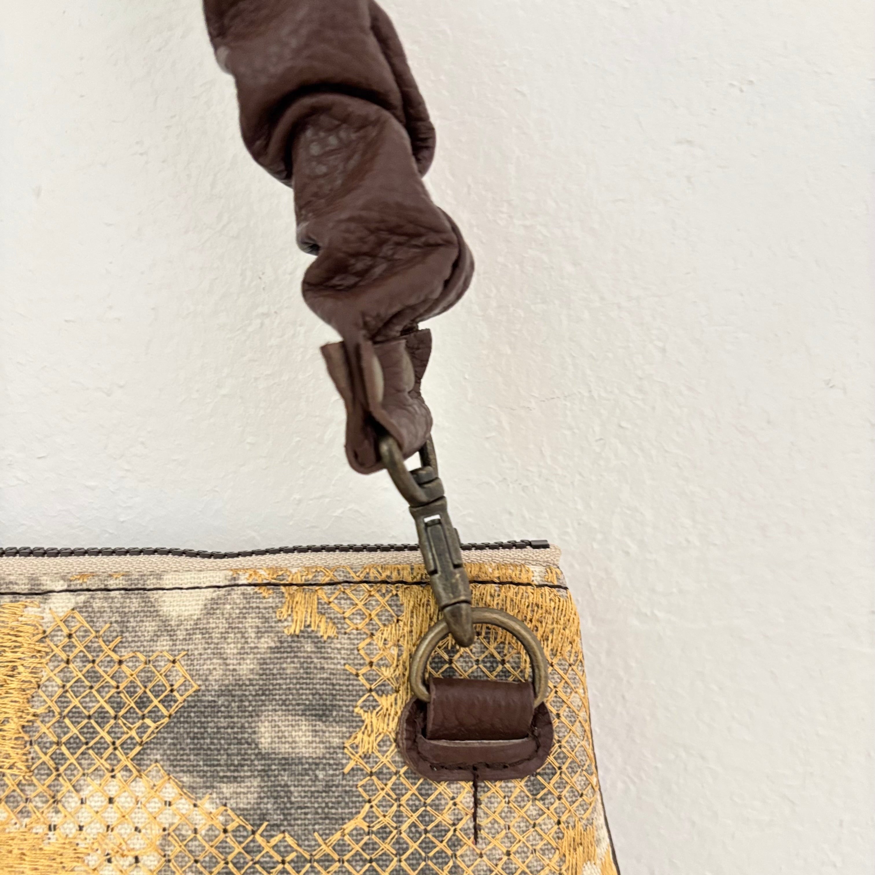 マーブルクロスステッチゴールド L / フラットポシェットM