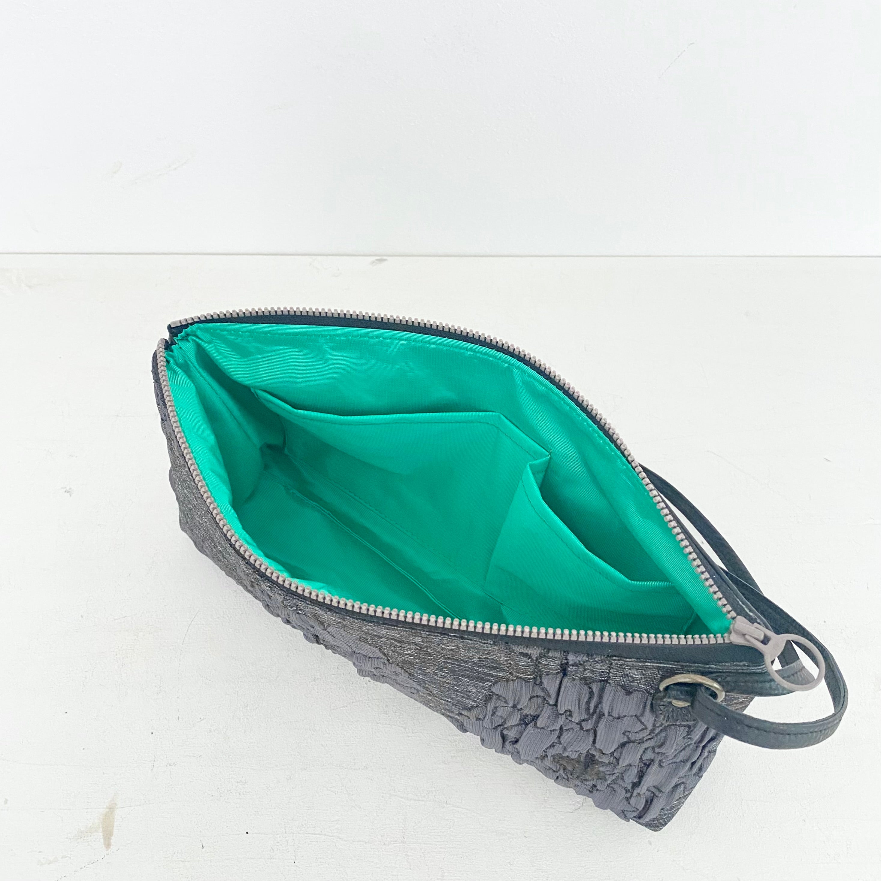 プラダブラックフラワーL / フラットポシェット