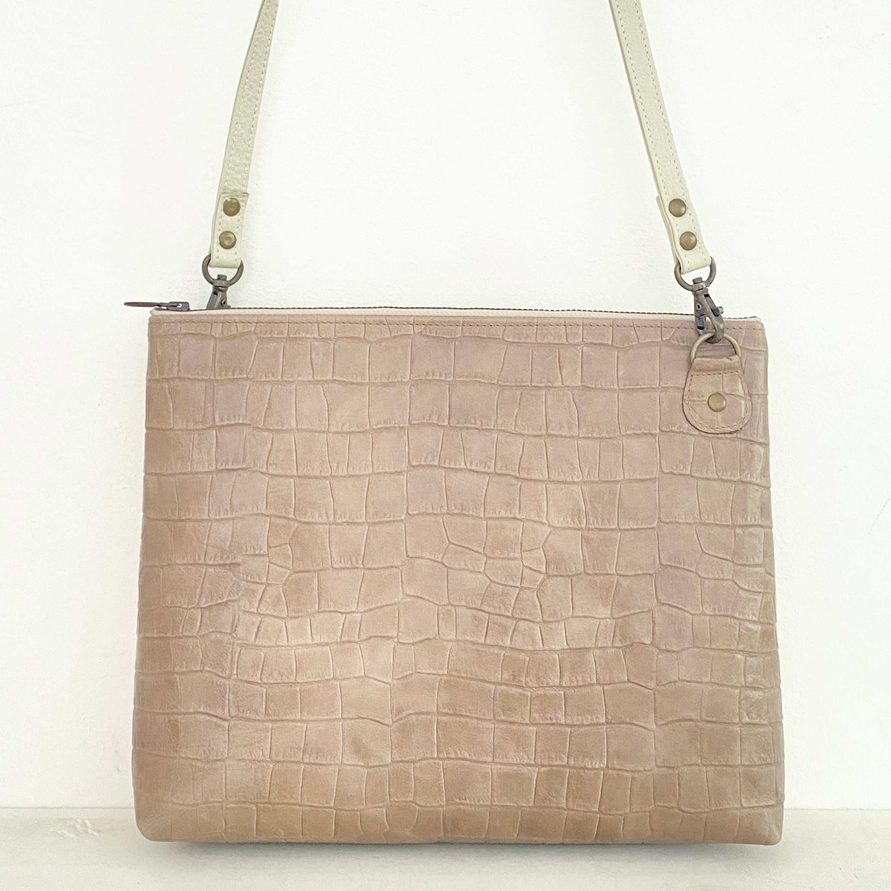 ベージュクロコ型押し×バニラL / フラットポシェットM