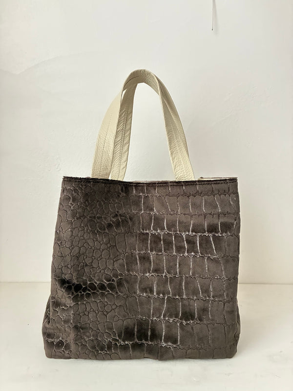 ベロア型押しダークブラウン / ボートバッグM