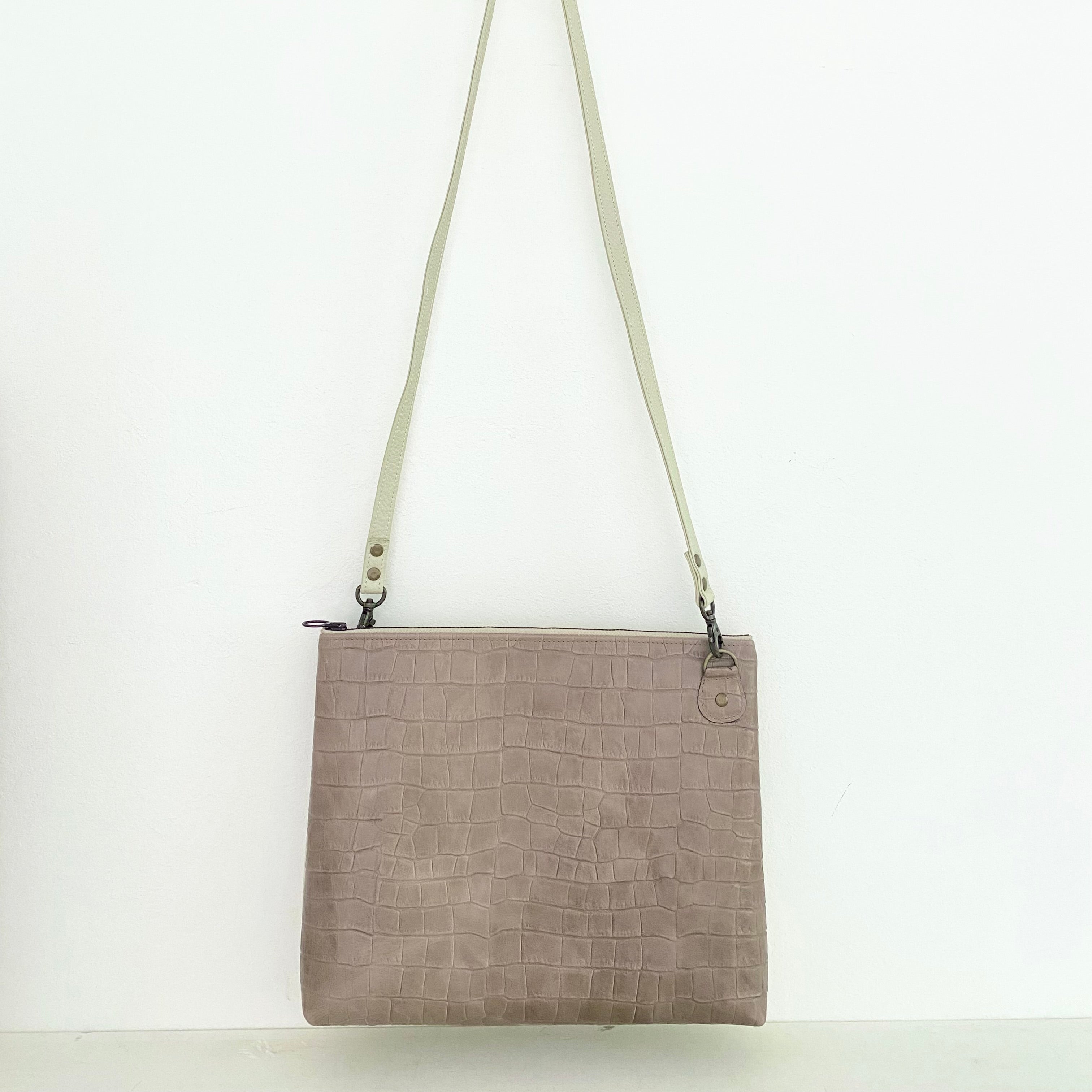 ベージュクロコ型押し×バニラL / フラットポシェットM
