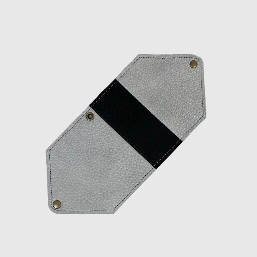 ホワイトシルバー×ブラック / マスクケース