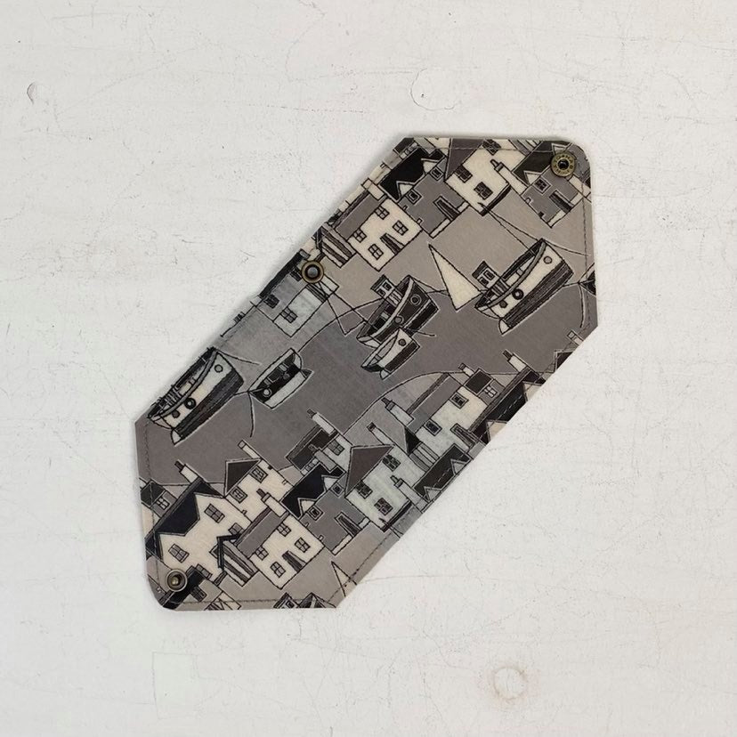 ホワイトシルバー×ブラック / マスクケース