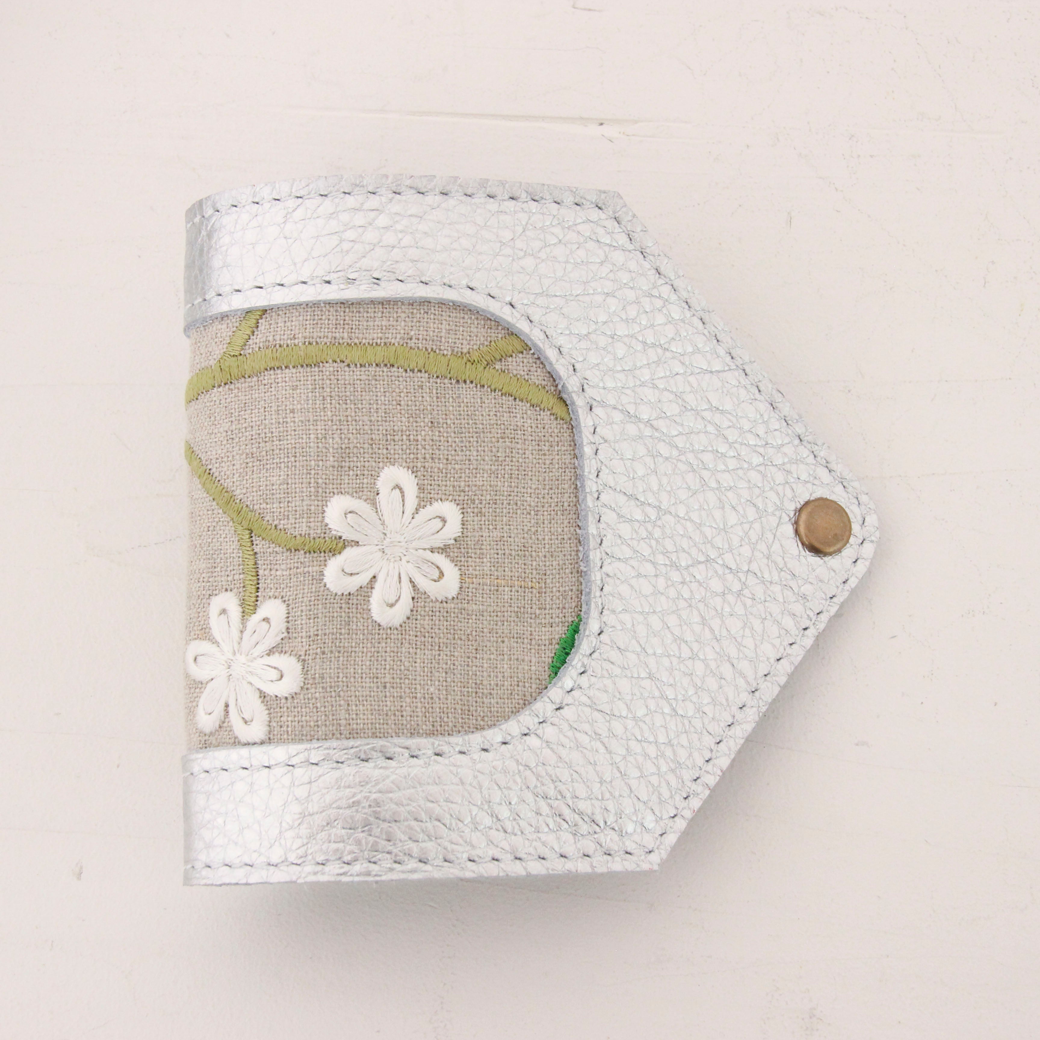 シルバーシマー×フラワーリネン刺繍 / マスクケース