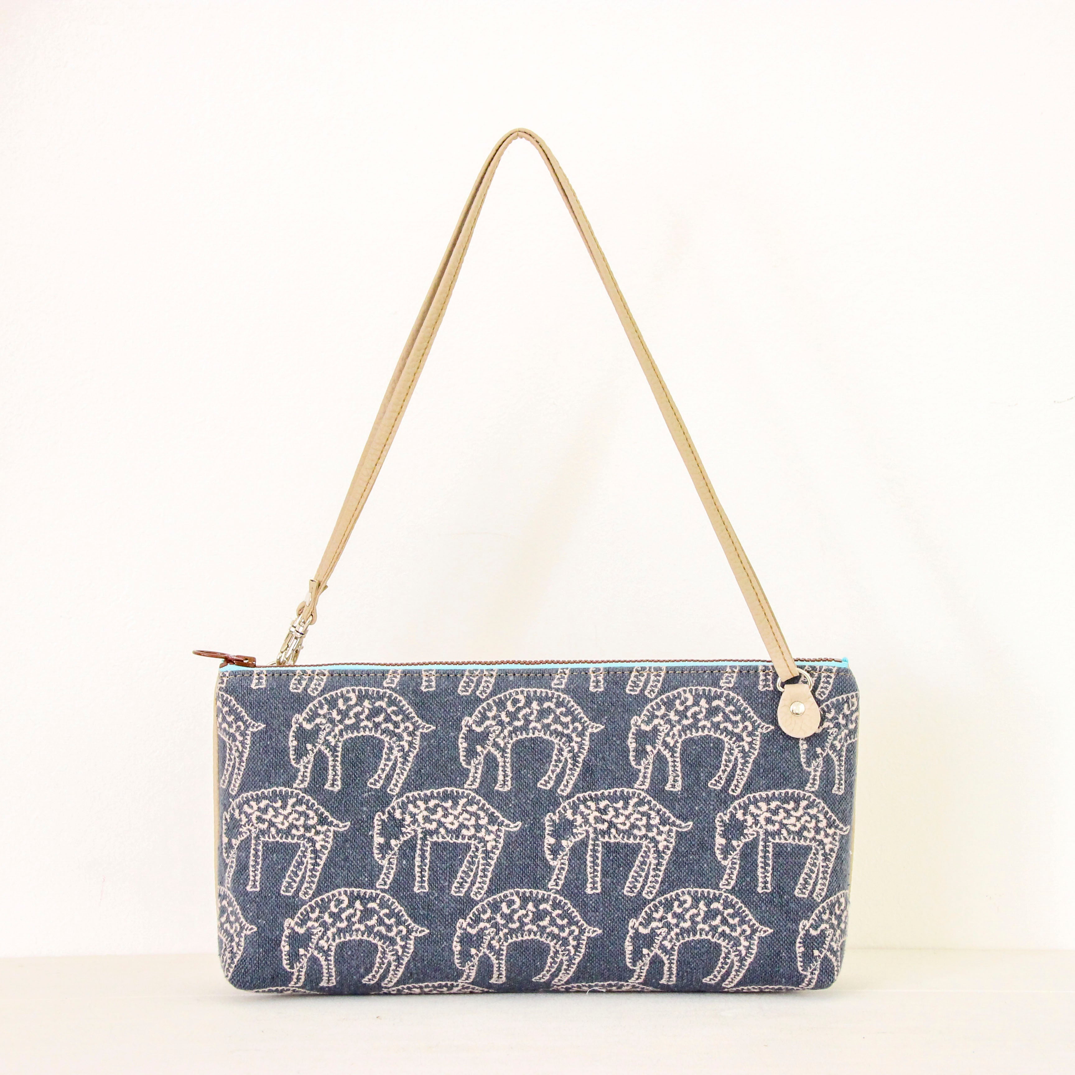 mina'sアニマルブルーグレー×ベージュ SXL/ フラットポシェット