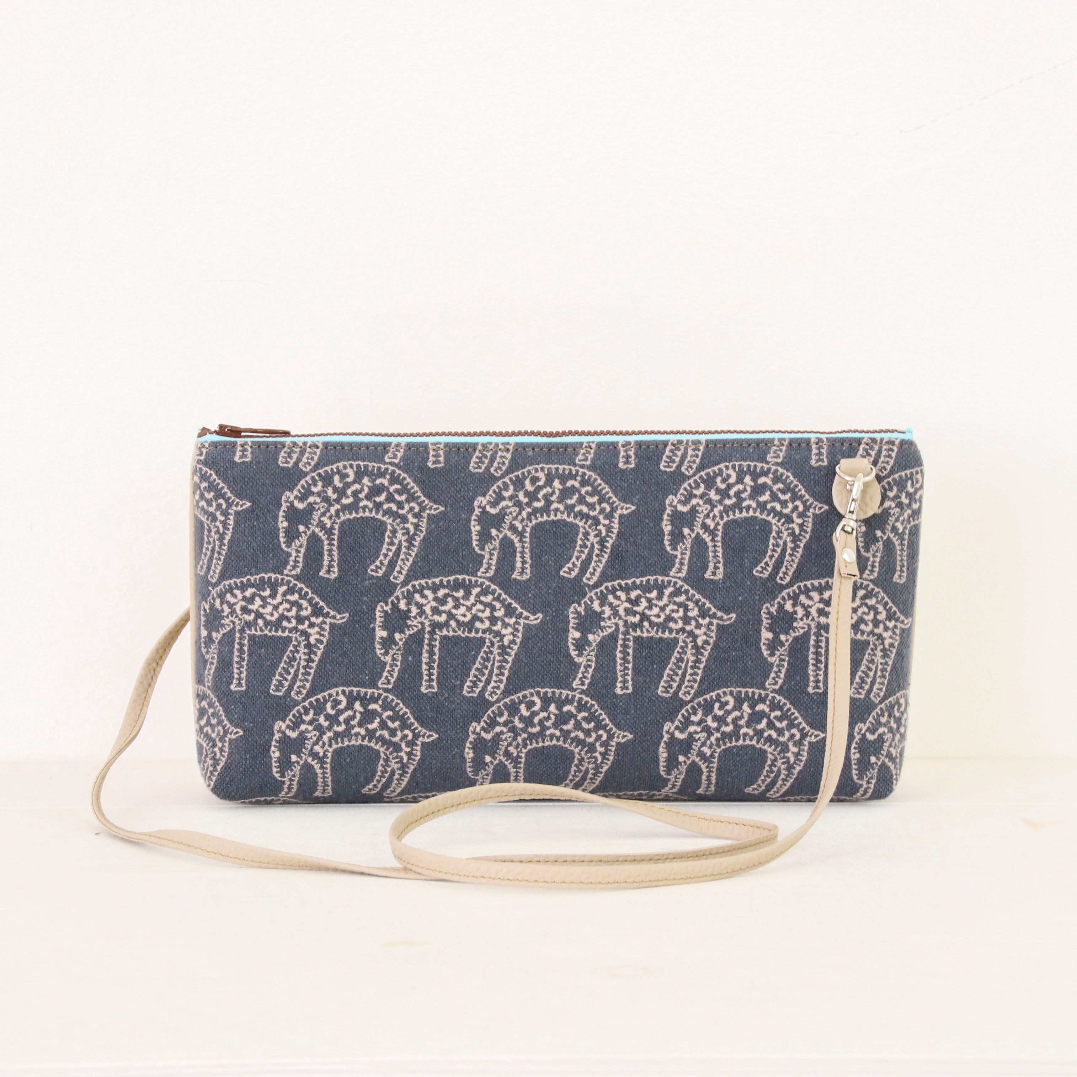 mina'sアニマルブルーグレー×ベージュ SXL/ フラットポシェット