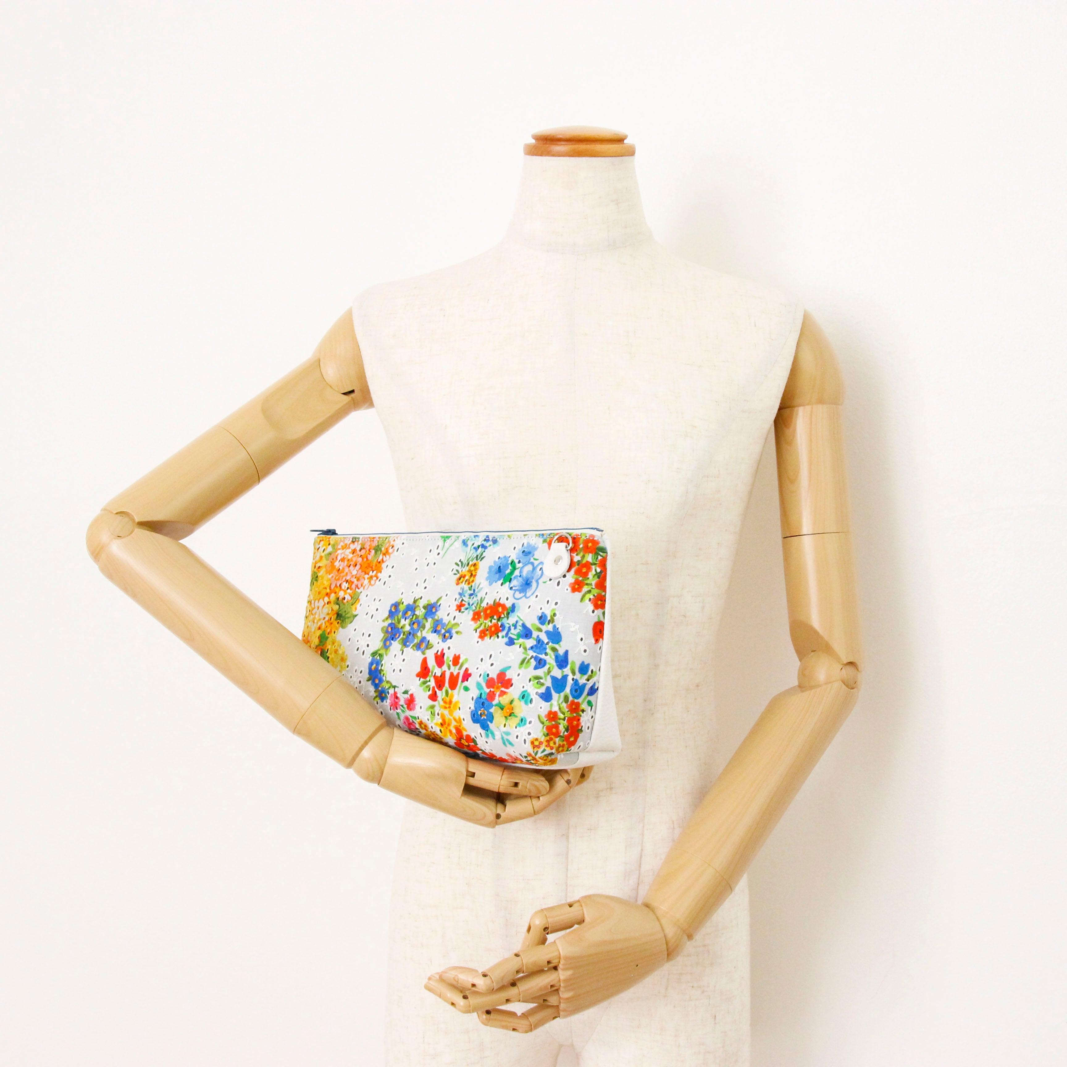 グッチフラワーレース×ピュアホワイトXL / フラットポシェット