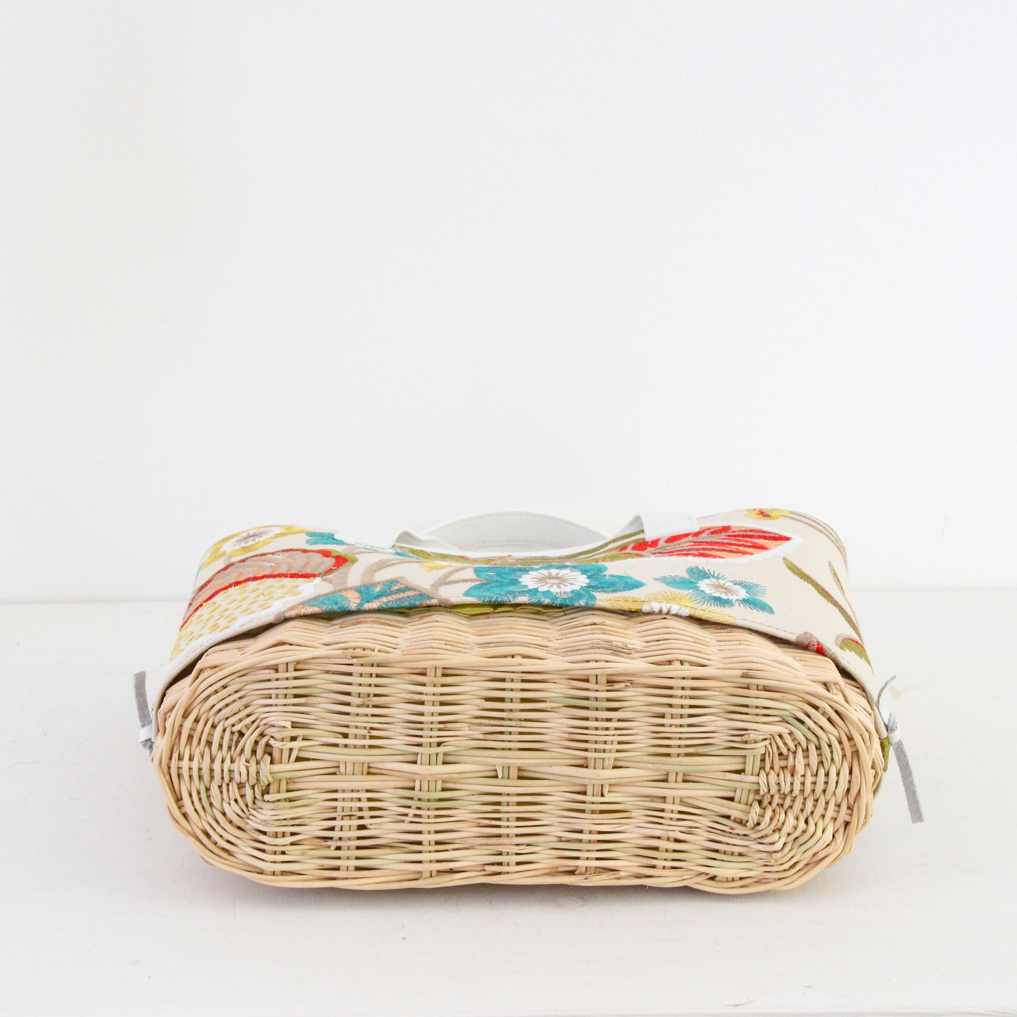 トロピカルフラワー刺繍リネンブライトXL / かごトート