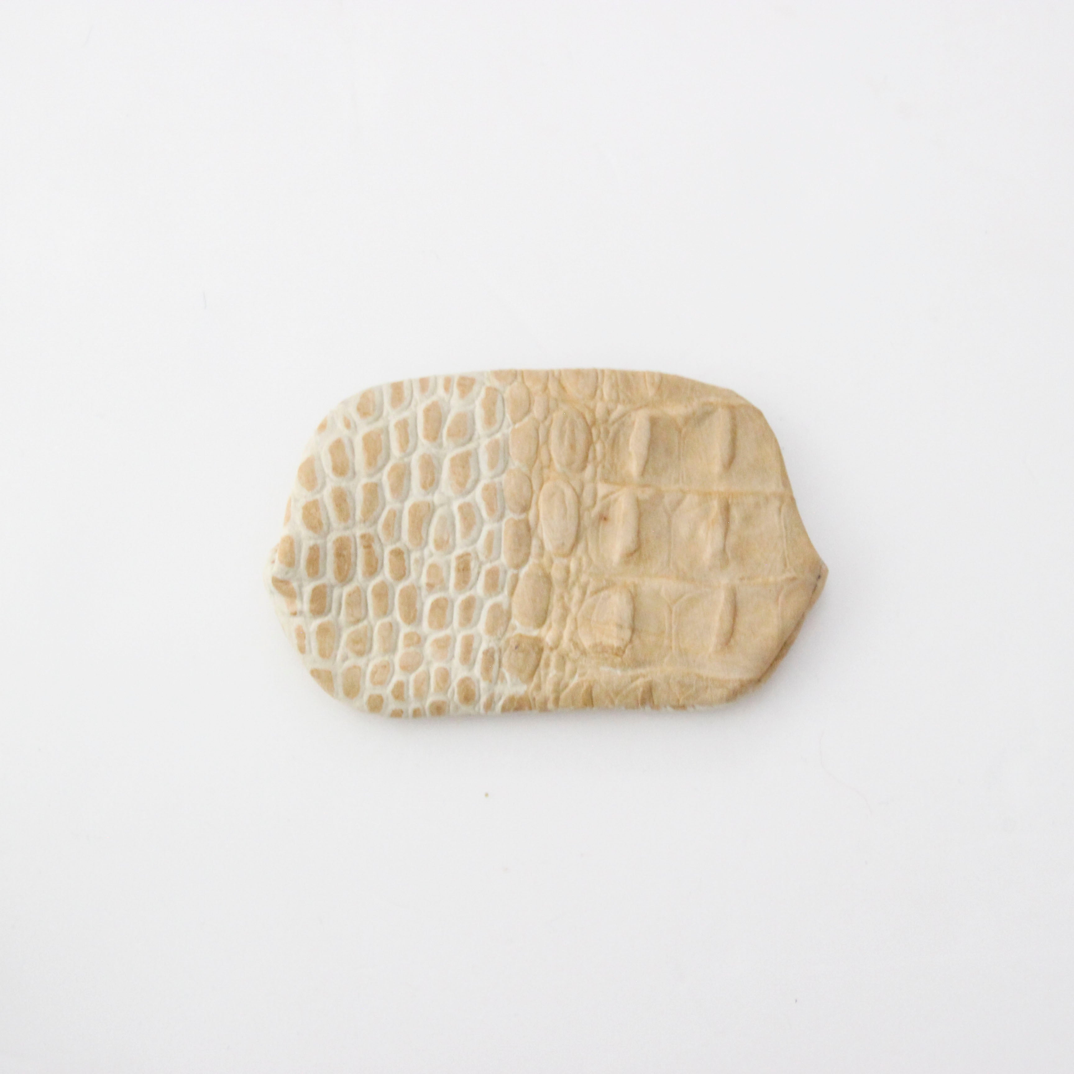 ホワイトベージュUroko / パックンケースS