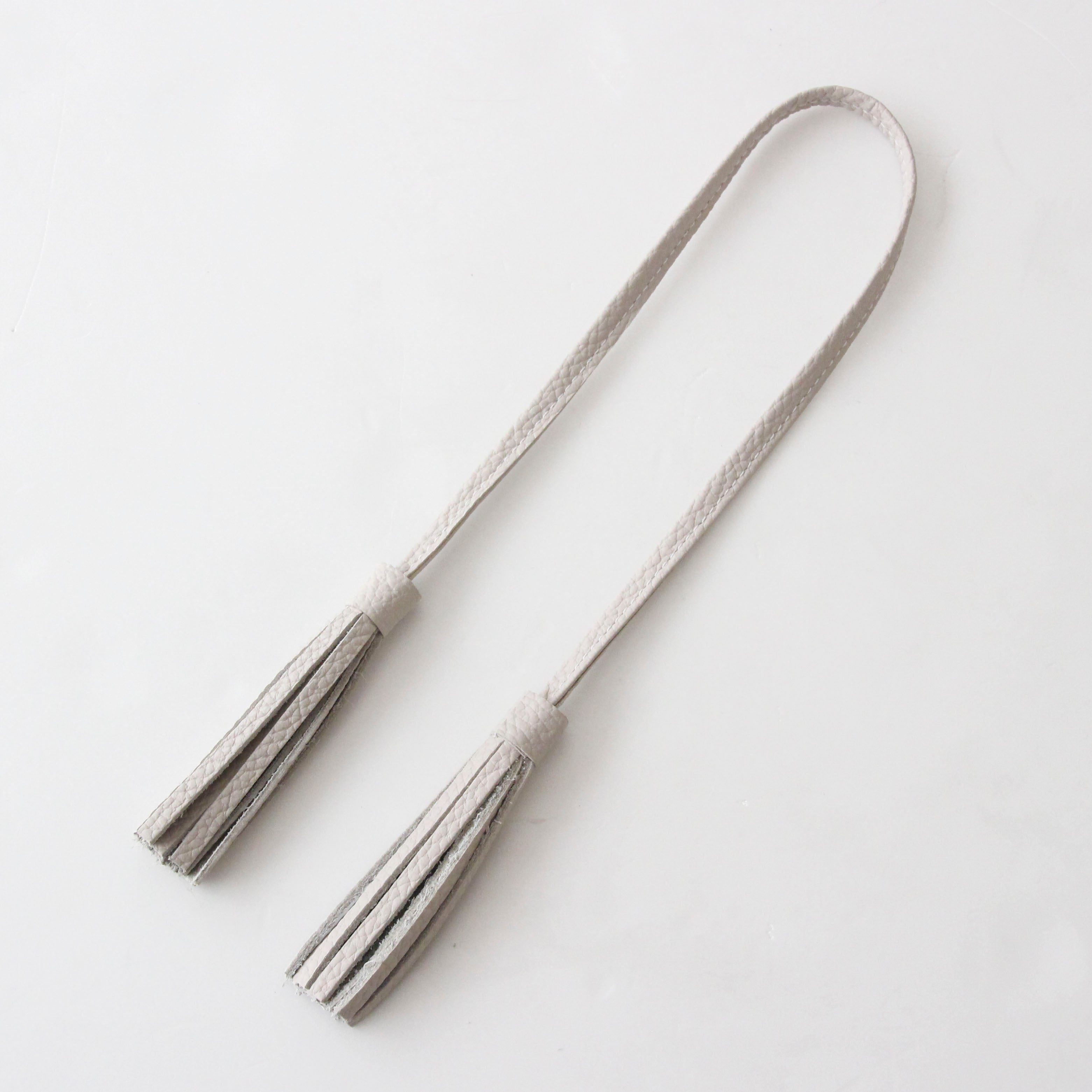 ポーセリンベージュ / レザータッセル