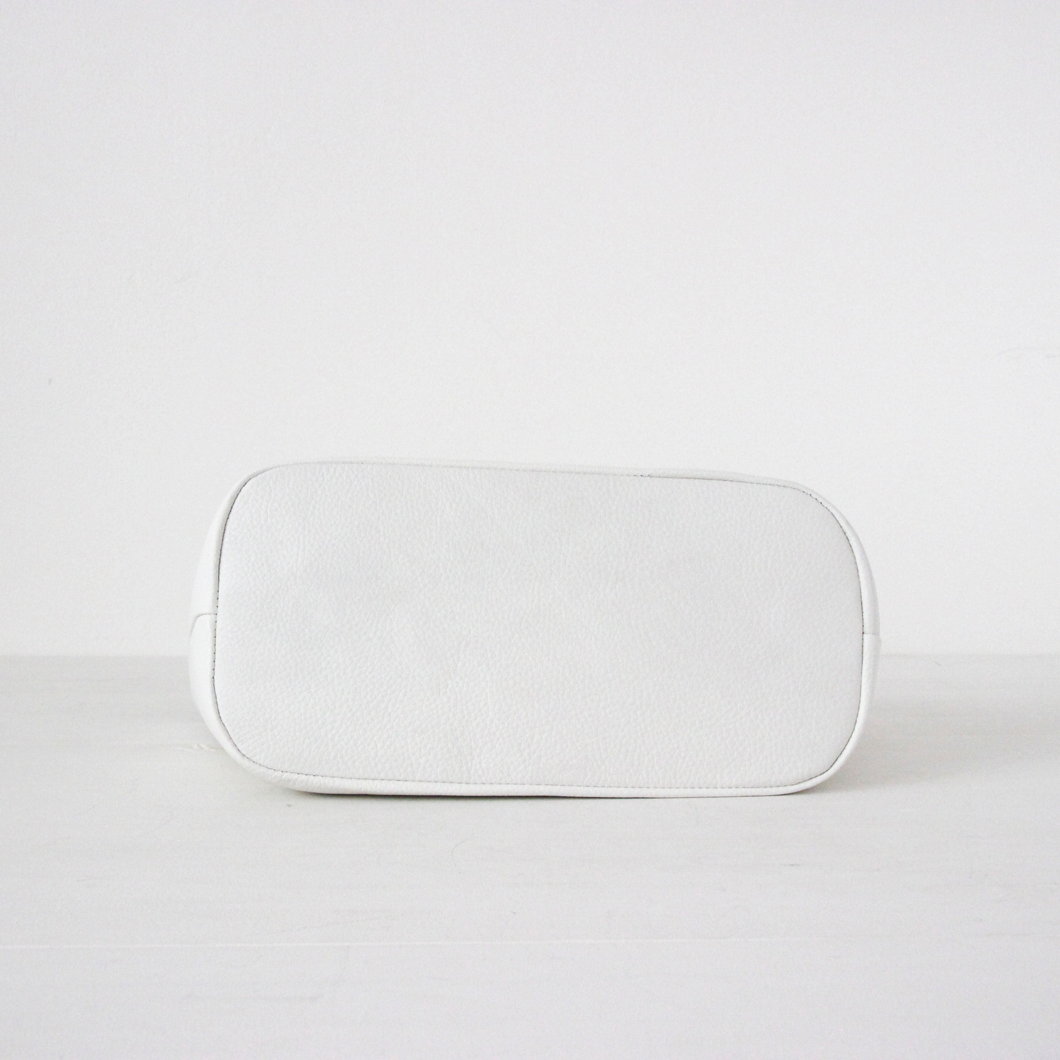 ピュアホワイト / シンプルレザートート