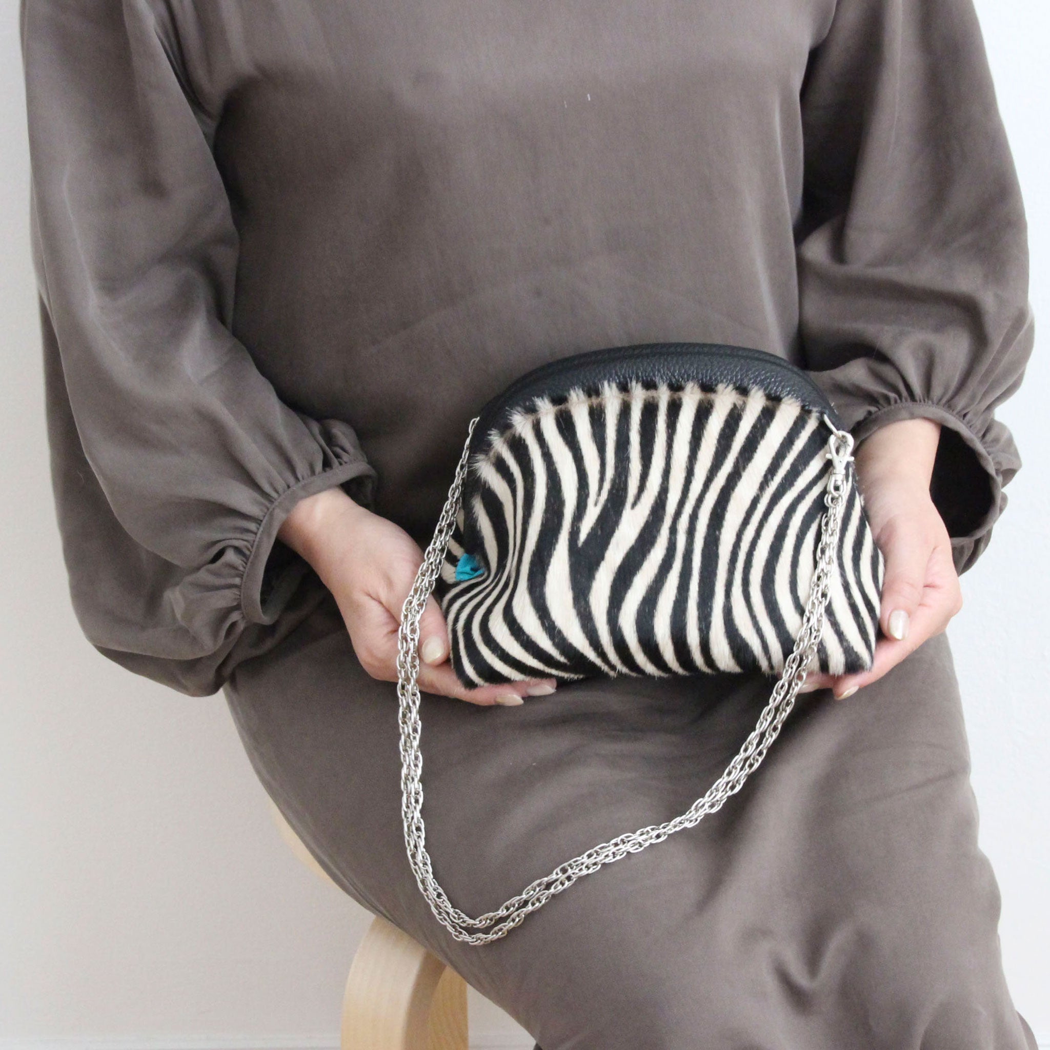 起毛ゼブラ/ 口金ショルダーポーチSサイズ