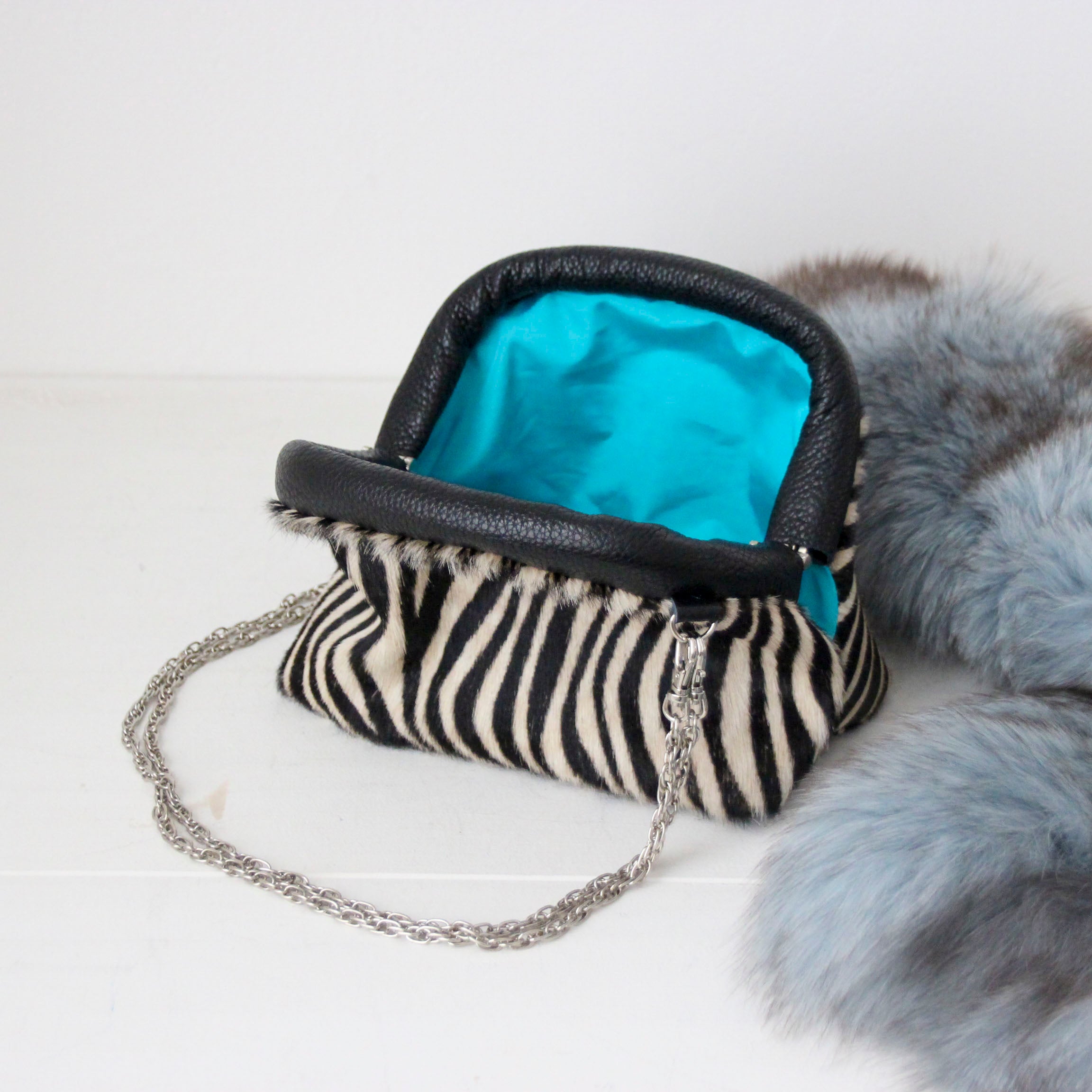 起毛ゼブラ/ 口金ショルダーポーチSサイズ