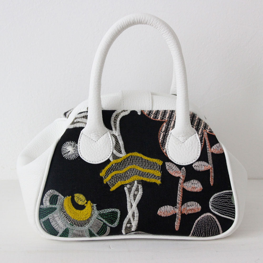 黒リネン刺繍 SXL/ 口金バッグSS