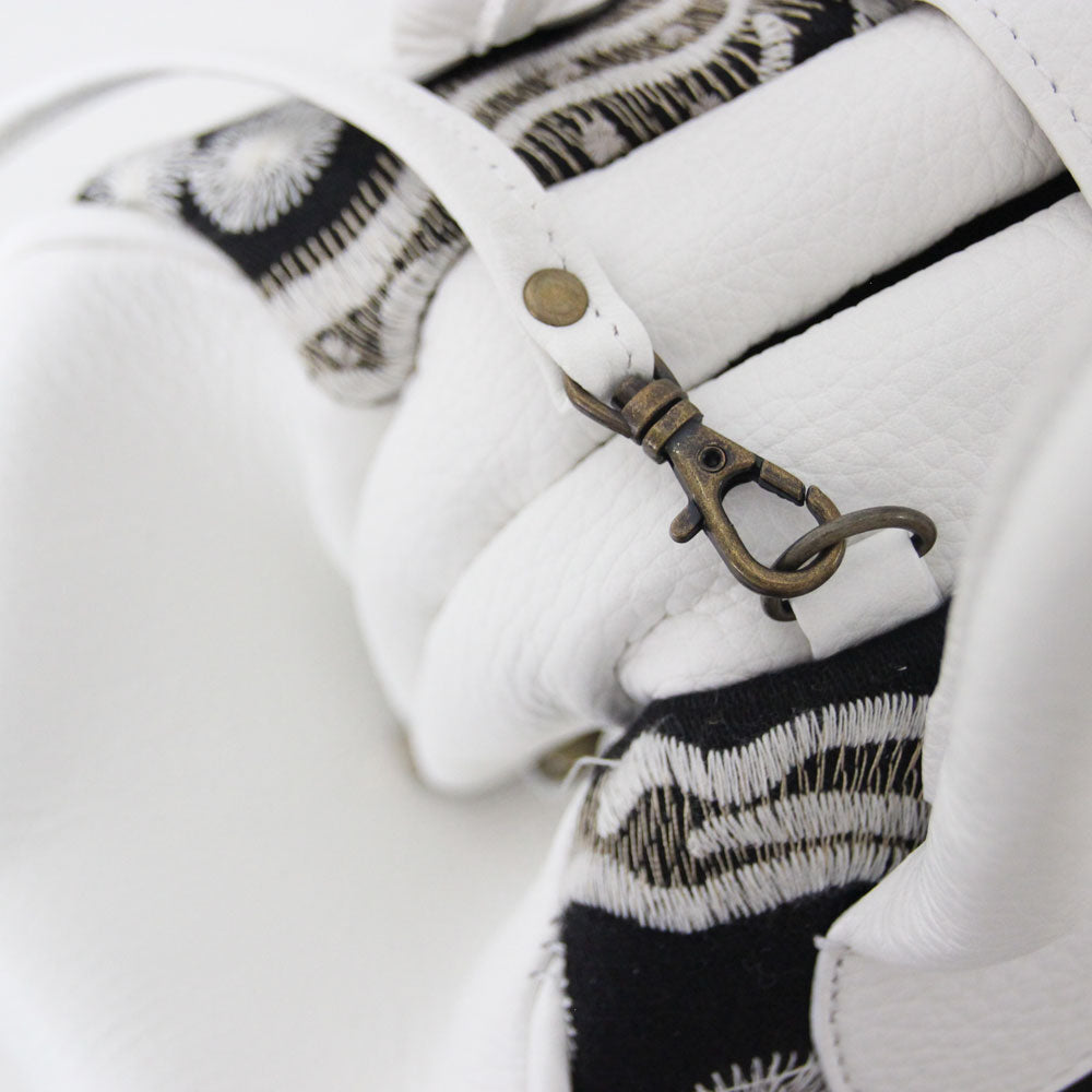 黒リネン刺繍 SXL/ 口金バッグSS