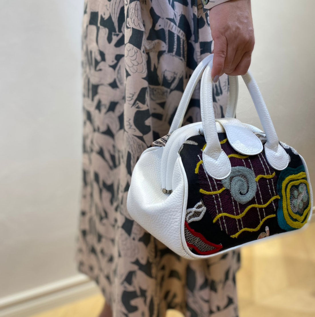 黒リネン刺繍 SXL/ 口金バッグSS