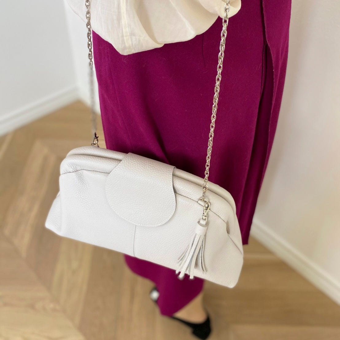 ポーセリンベージュ / 口金レザーポシェットL