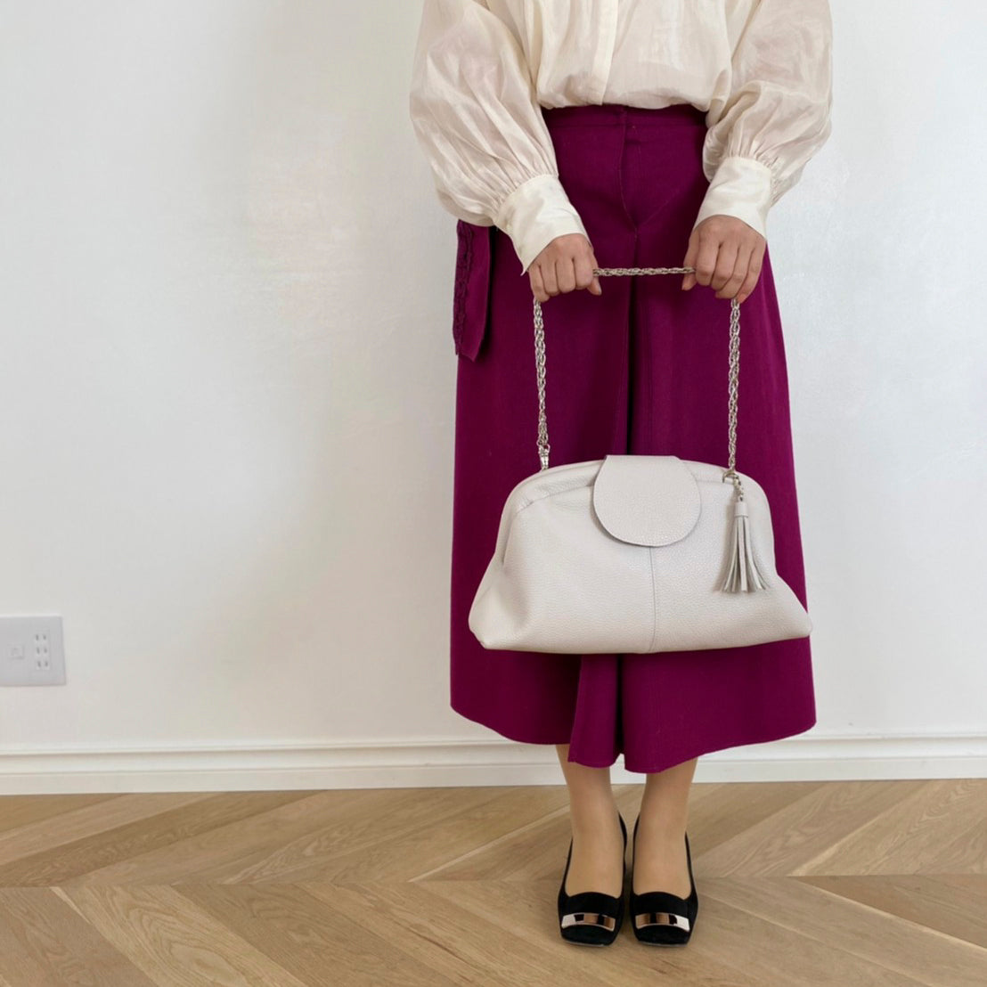 ポーセリンベージュ / 口金レザーポシェットL