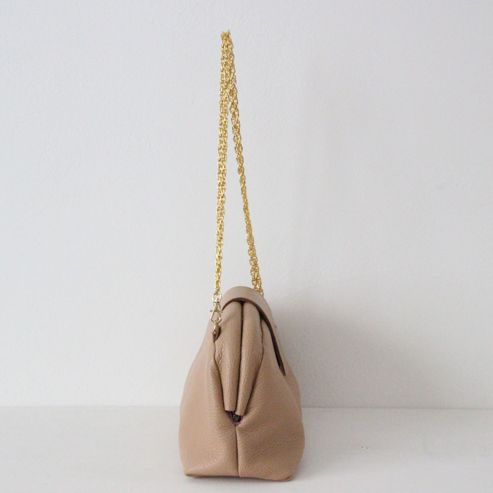 サンドベージュ / 口金レザーポシェットM